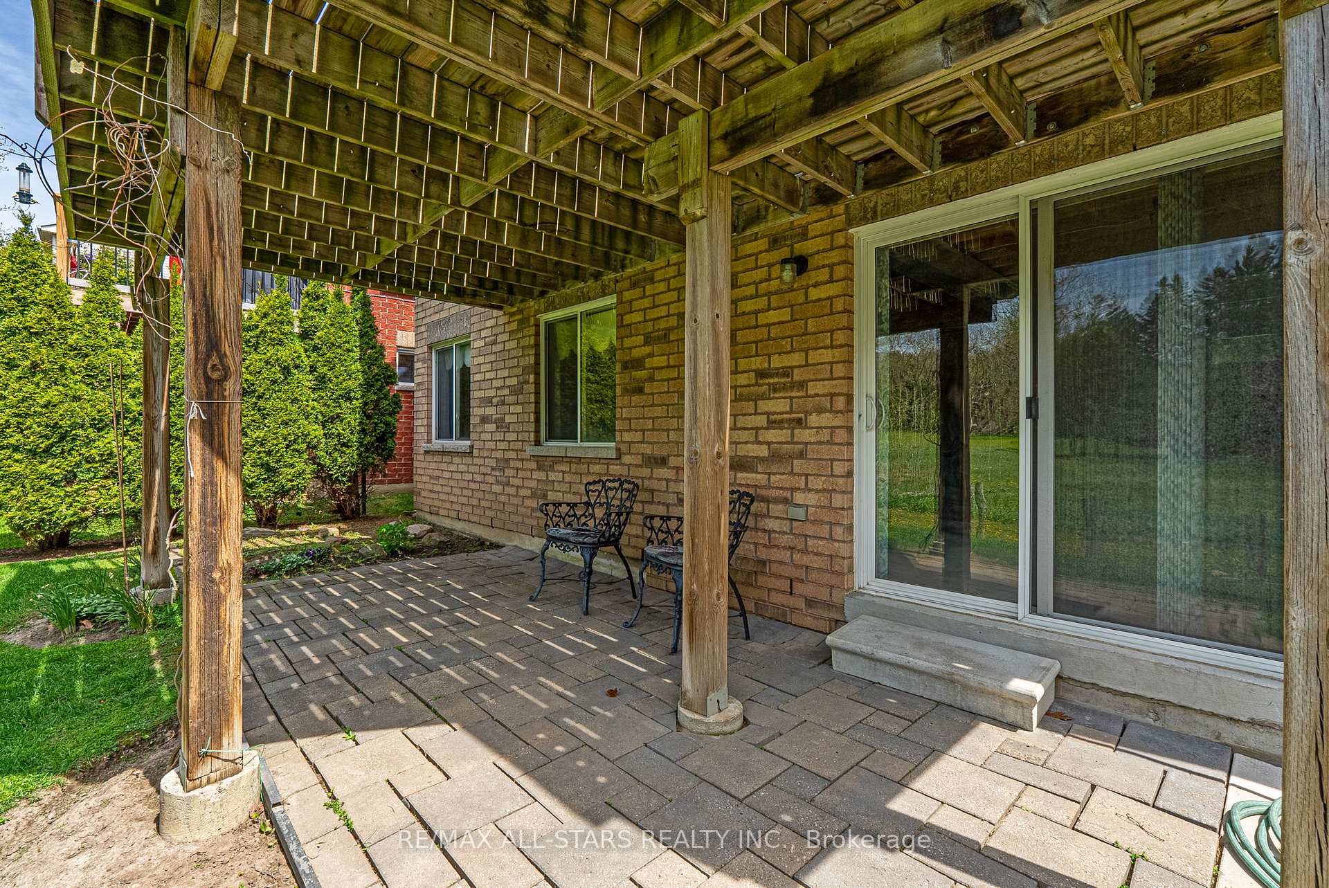 Photo 32 of 31 Meadow's End Crescent, Uxbridge — HOMEH