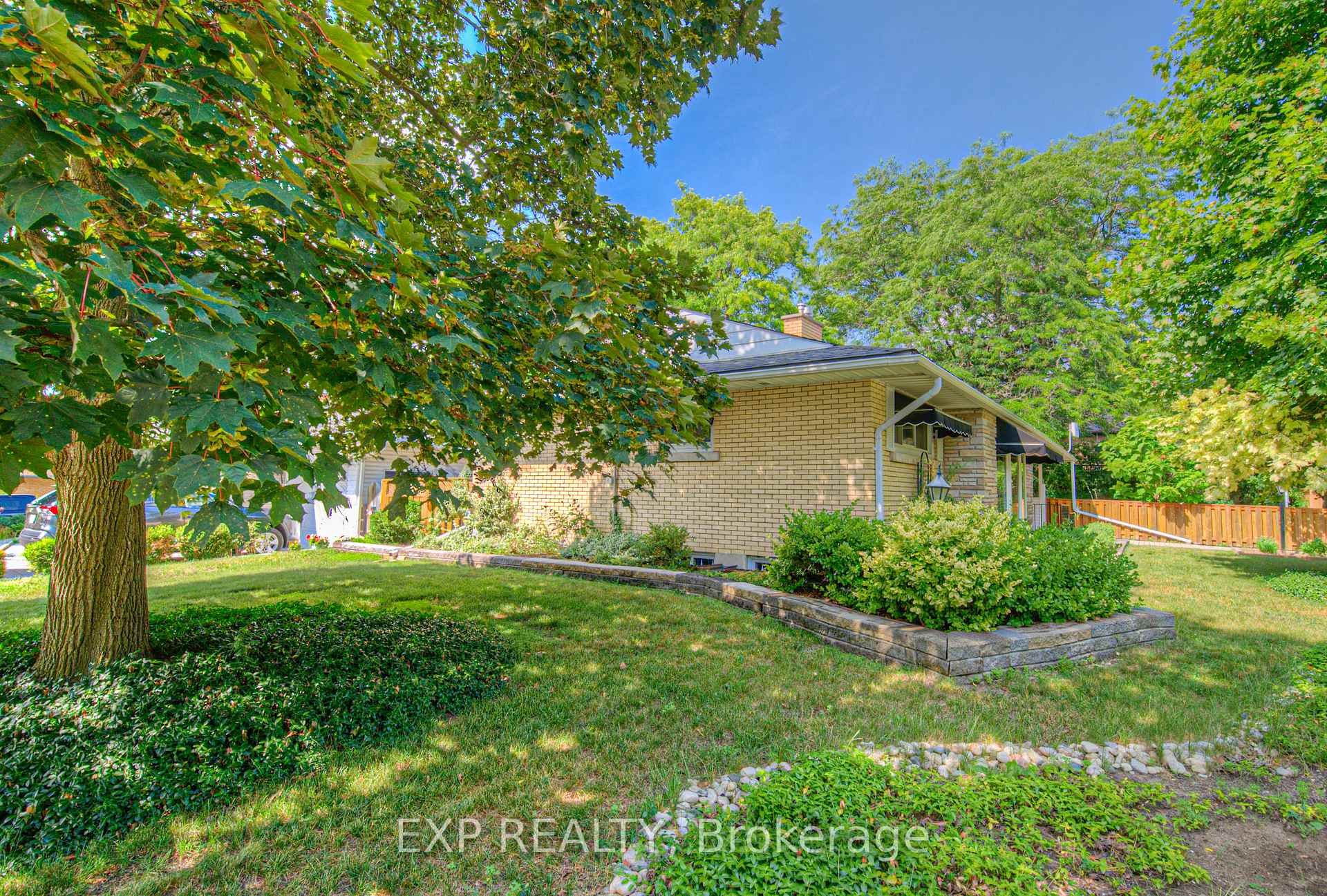 Photo 5 of 56 Cardinal Crescent S, Waterloo — HOMEH