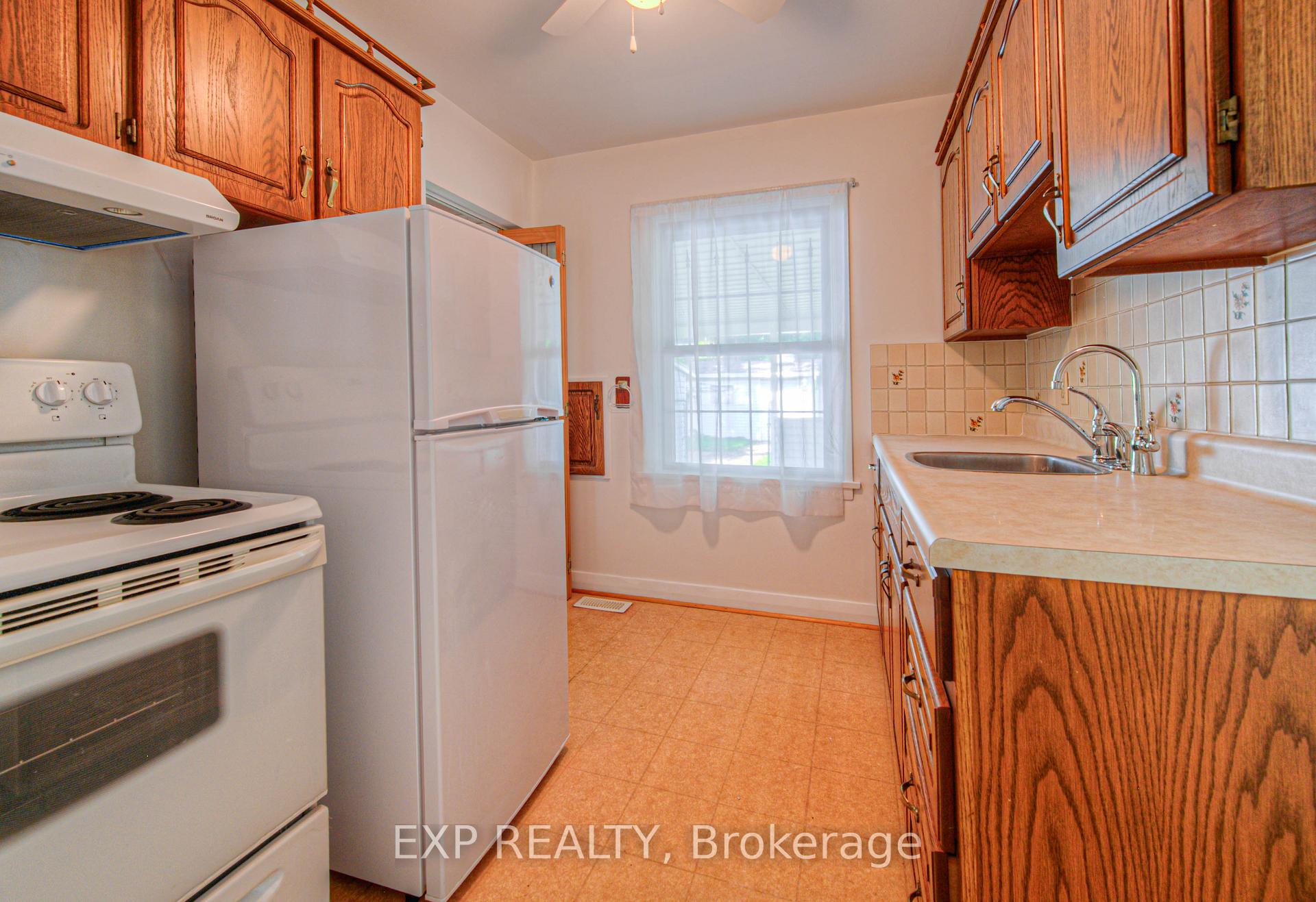 Photo 10 of 56 Cardinal Crescent S, Waterloo — HOMEH