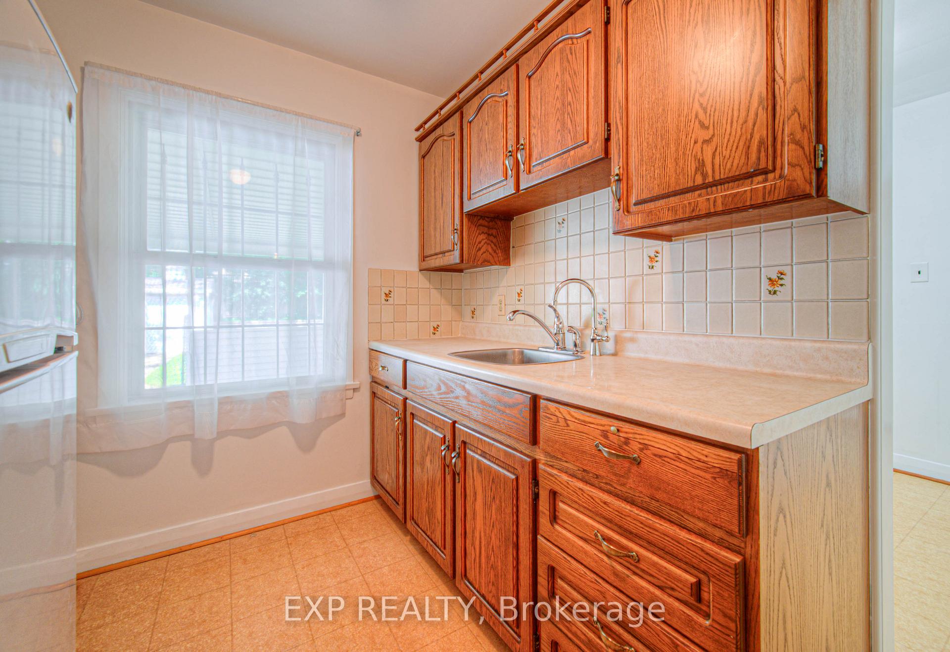Photo 11 of 56 Cardinal Crescent S, Waterloo — HOMEH