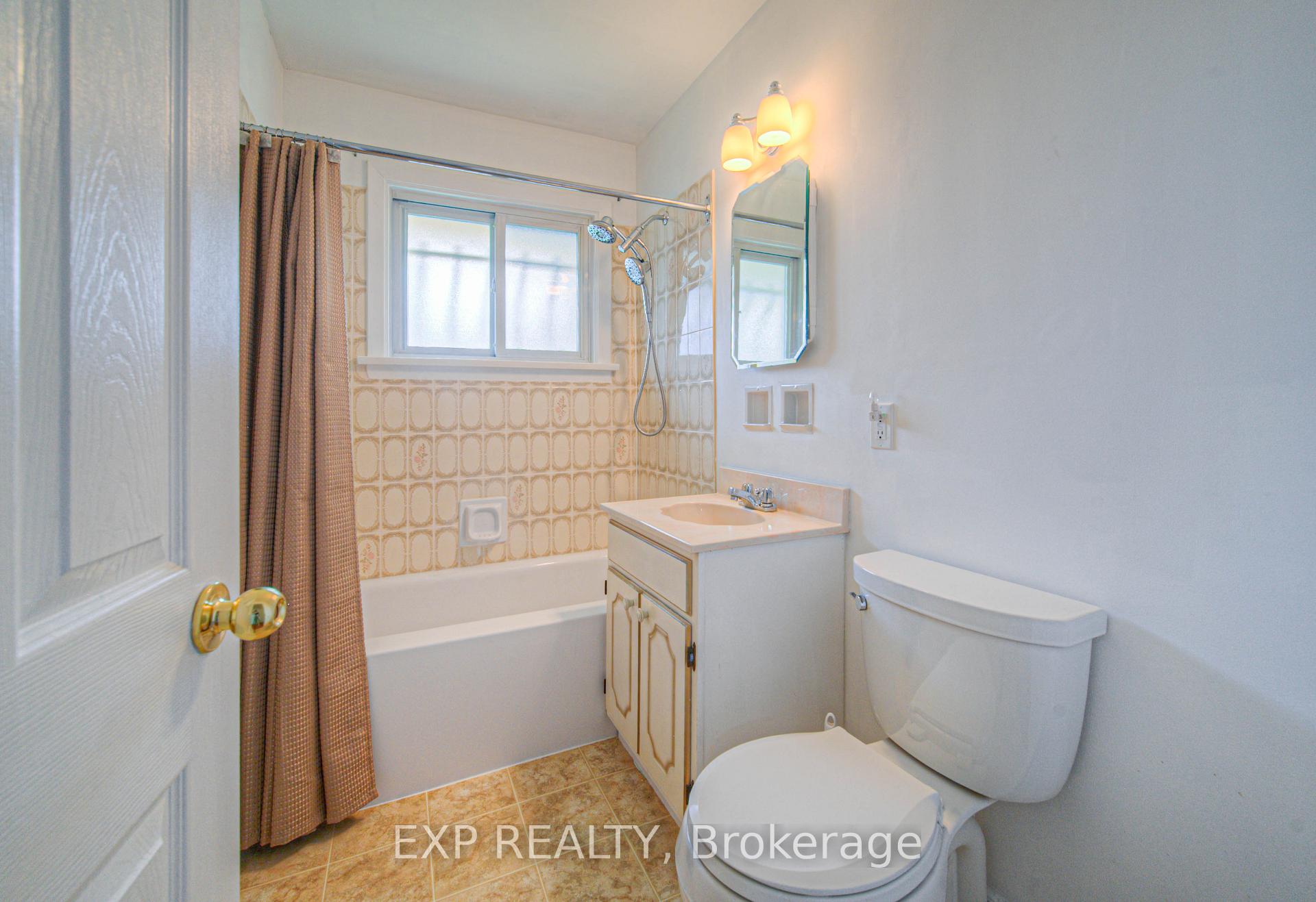 Photo 17 of 56 Cardinal Crescent S, Waterloo — HOMEH