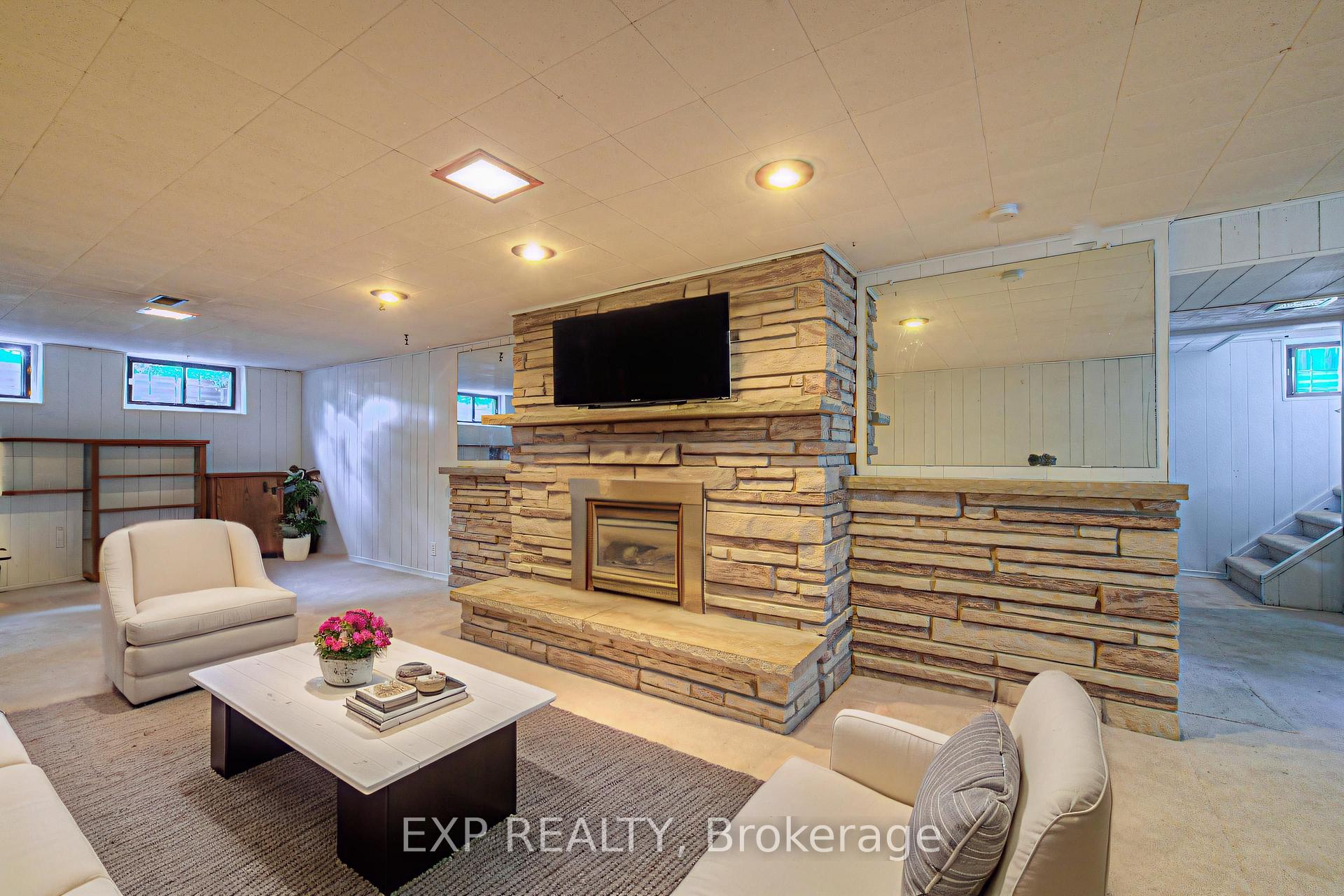 Photo 21 of 56 Cardinal Crescent S, Waterloo — HOMEH
