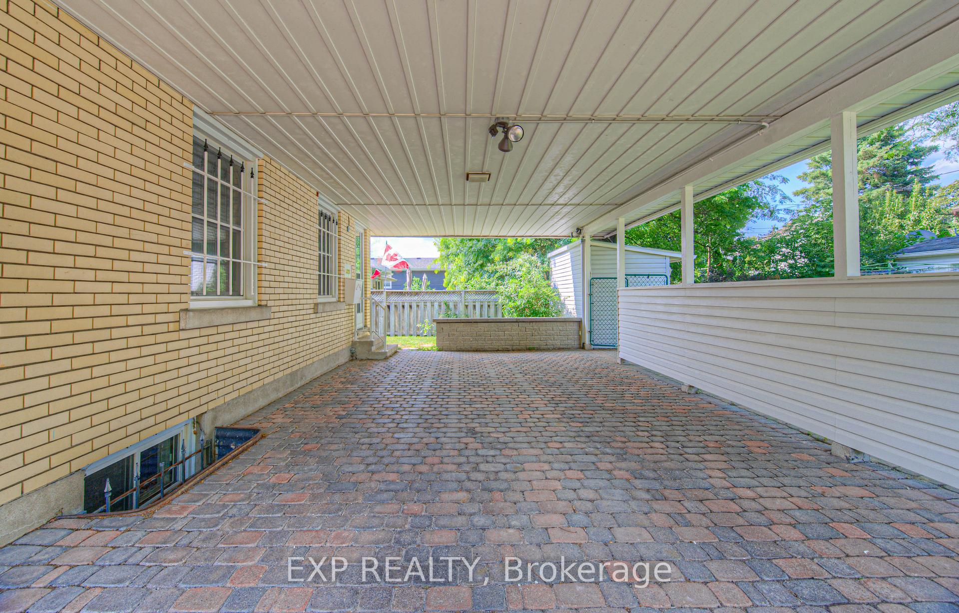 Photo 24 of 56 Cardinal Crescent S, Waterloo — HOMEH