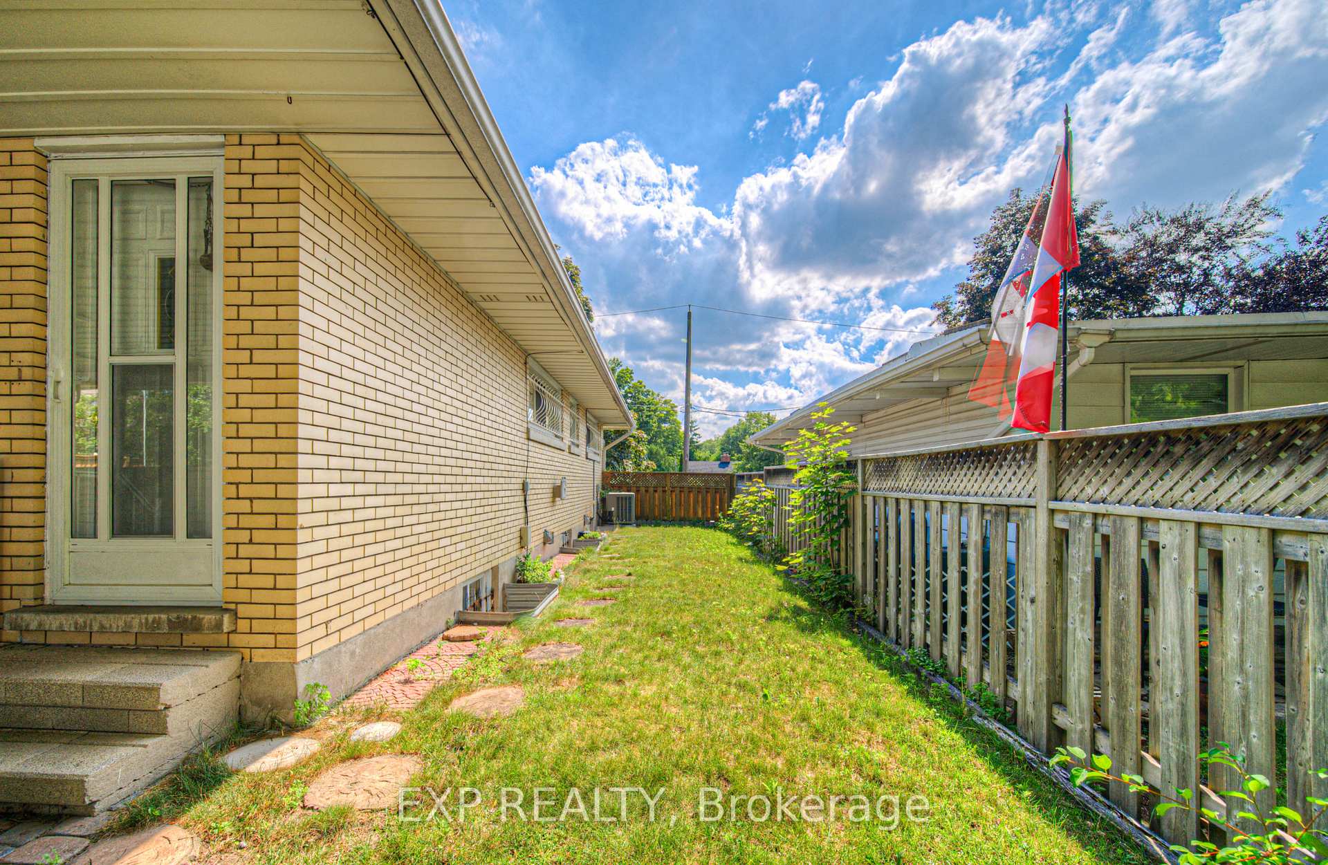 Photo 33 of 56 Cardinal Crescent S, Waterloo — HOMEH