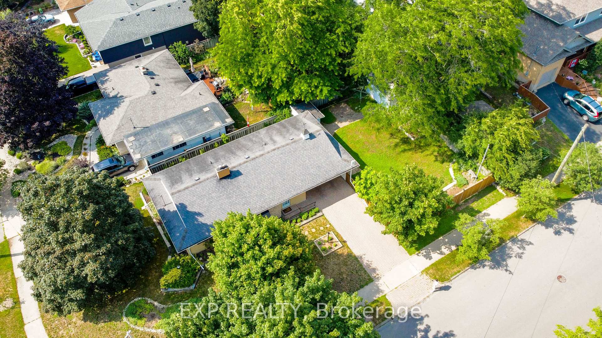 Photo 40 of 56 Cardinal Crescent S, Waterloo — HOMEH