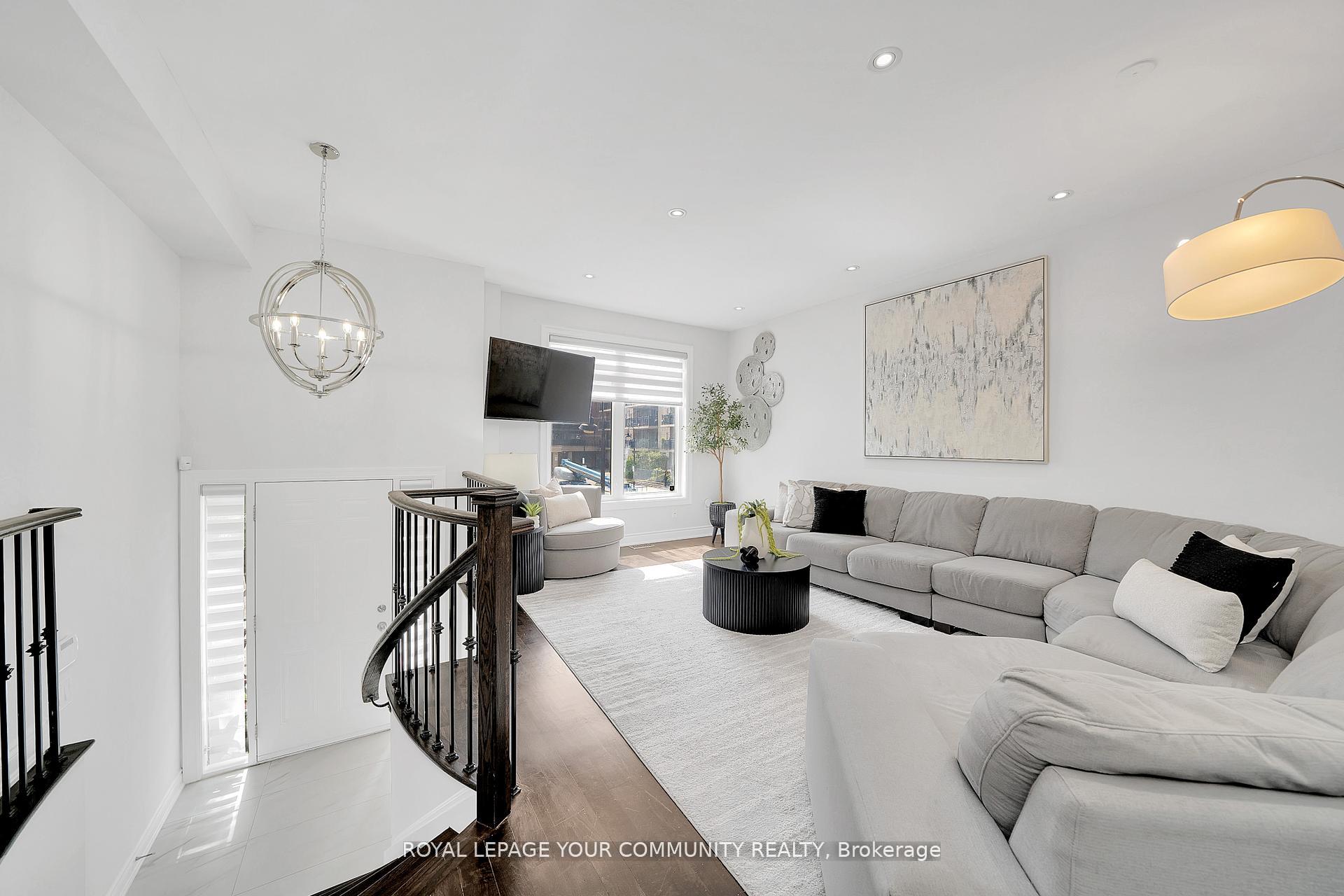 Photo 3 of Unit 5, 8032 Kipling Avenue, Vaughan, West Woodbridge — HOMEH