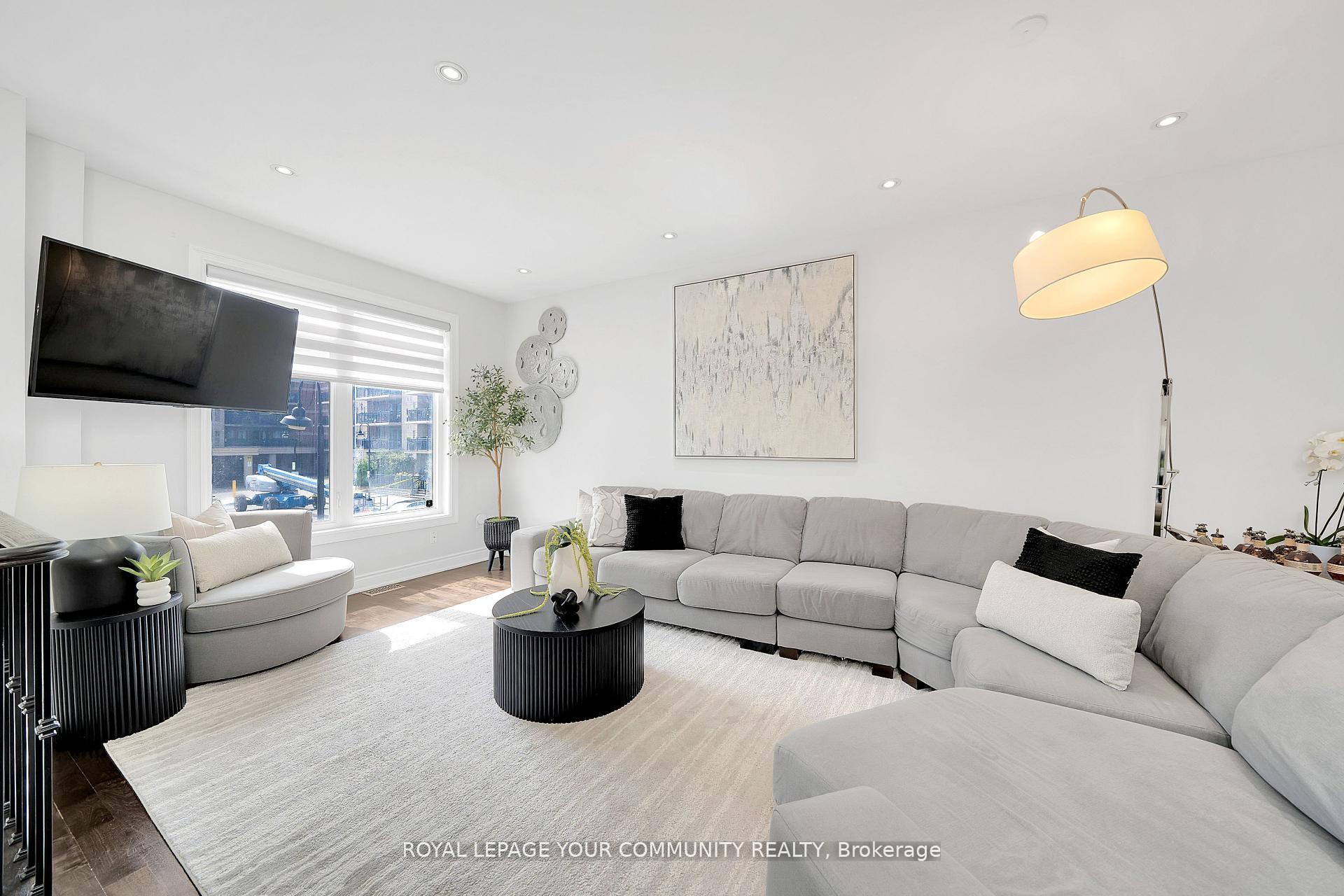 Photo 4 of Unit 5, 8032 Kipling Avenue, Vaughan, West Woodbridge — HOMEH