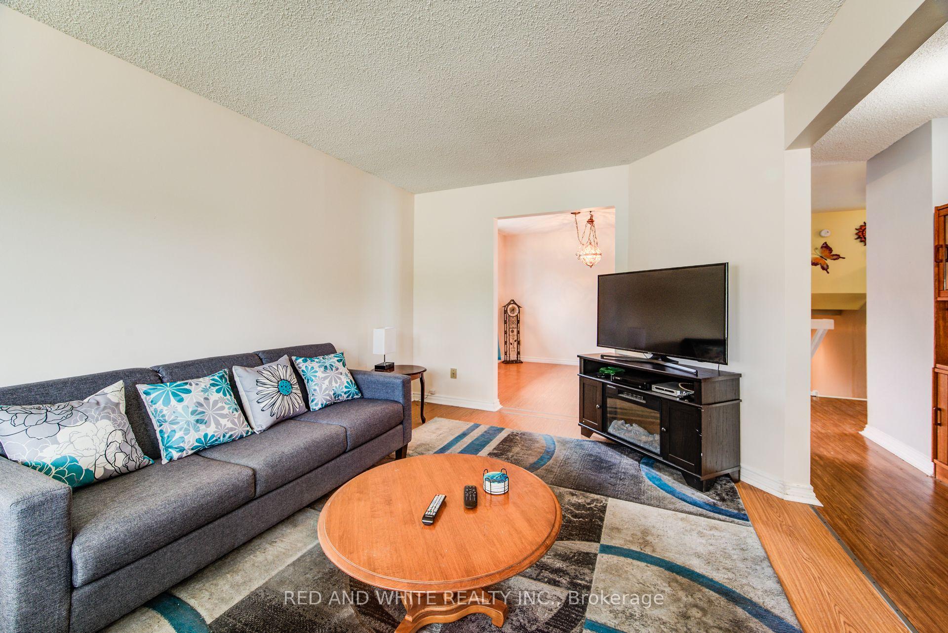 Photo 8 of 303 Conservation Drive, Waterloo — HOMEH