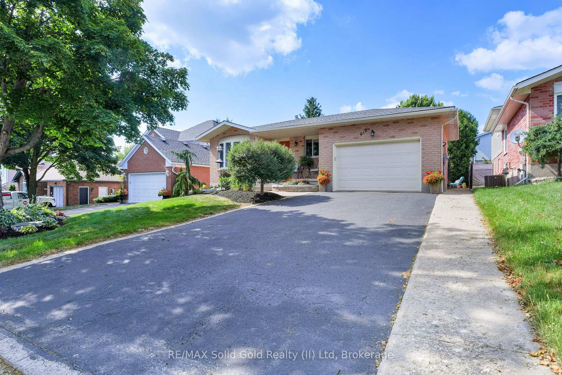 Photo 1 of 612 Sprucehurst Crescent, Waterloo — HOMEH