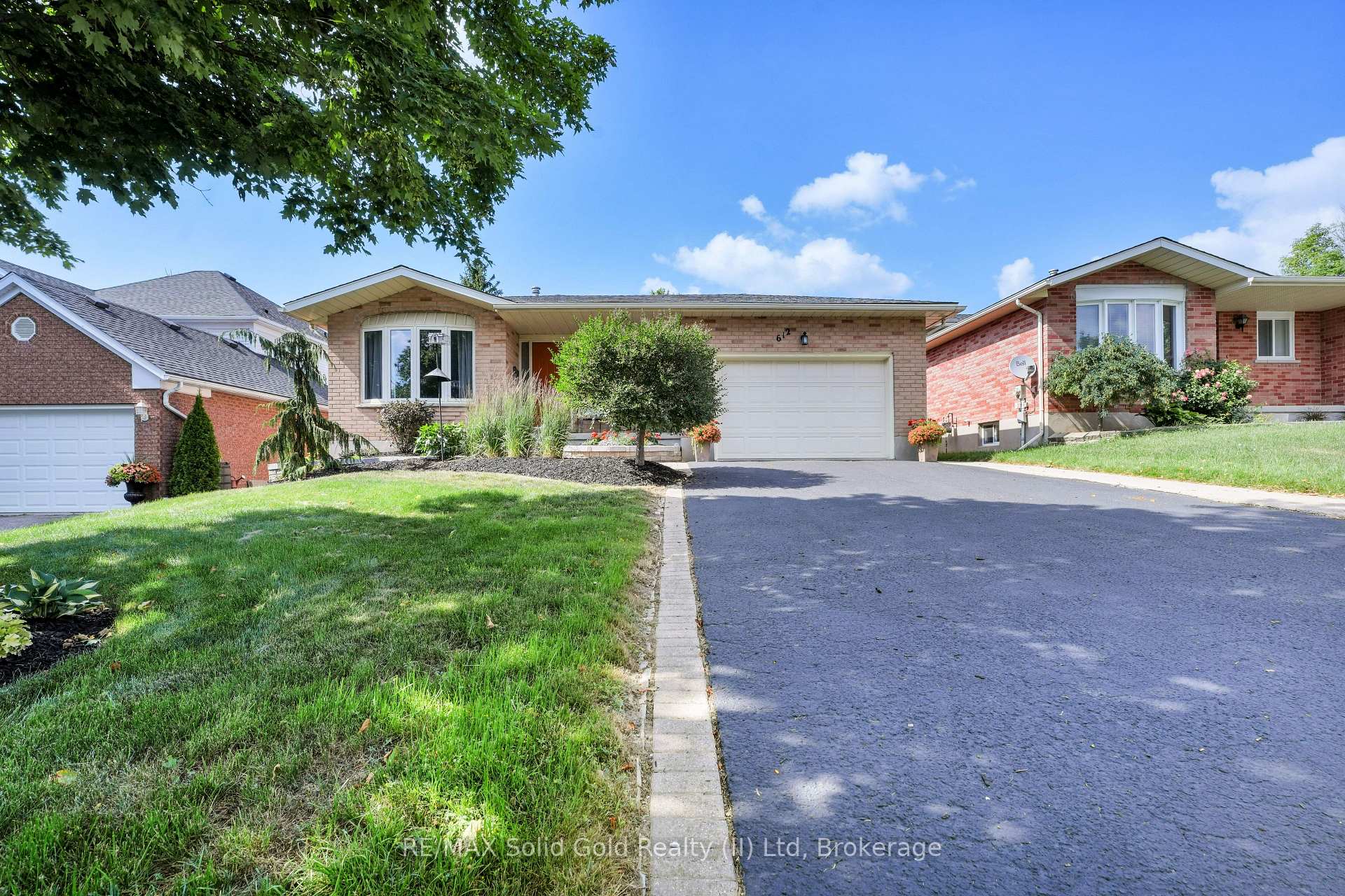 Photo 5 of 612 Sprucehurst Crescent, Waterloo — HOMEH