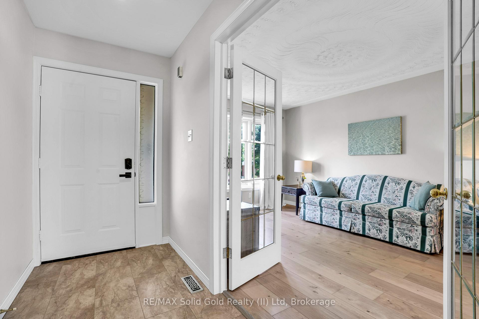 Photo 6 of 612 Sprucehurst Crescent, Waterloo — HOMEH
