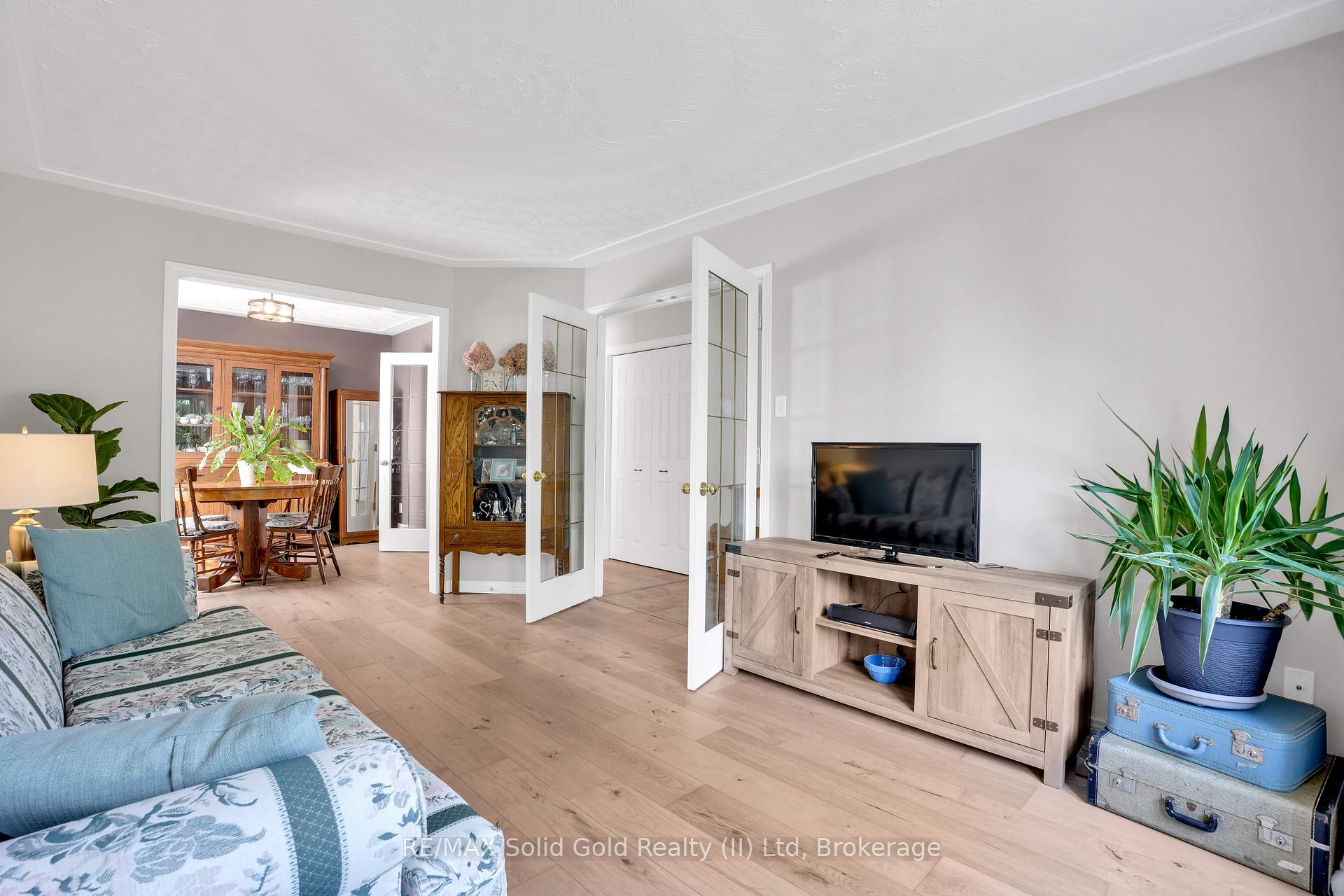Photo 9 of 612 Sprucehurst Crescent, Waterloo — HOMEH