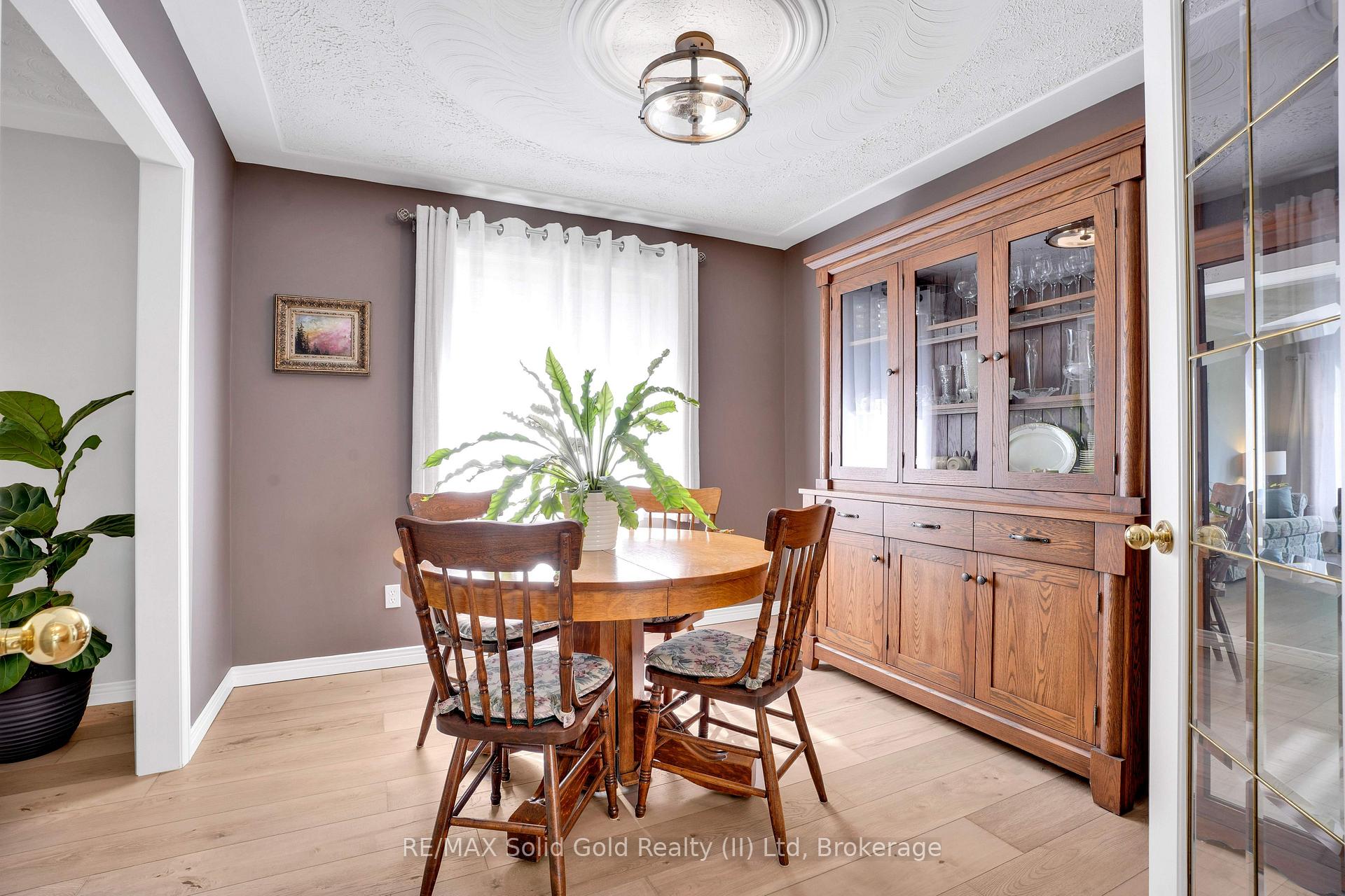 Photo 12 of 612 Sprucehurst Crescent, Waterloo — HOMEH