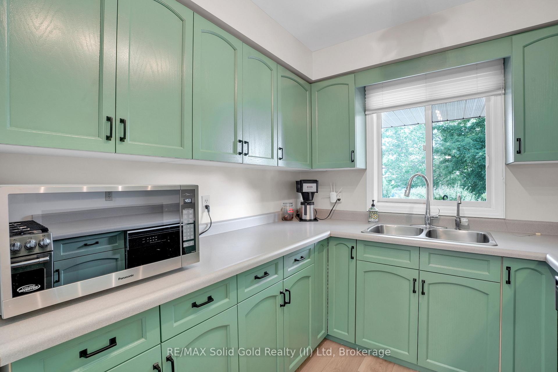 Photo 15 of 612 Sprucehurst Crescent, Waterloo — HOMEH