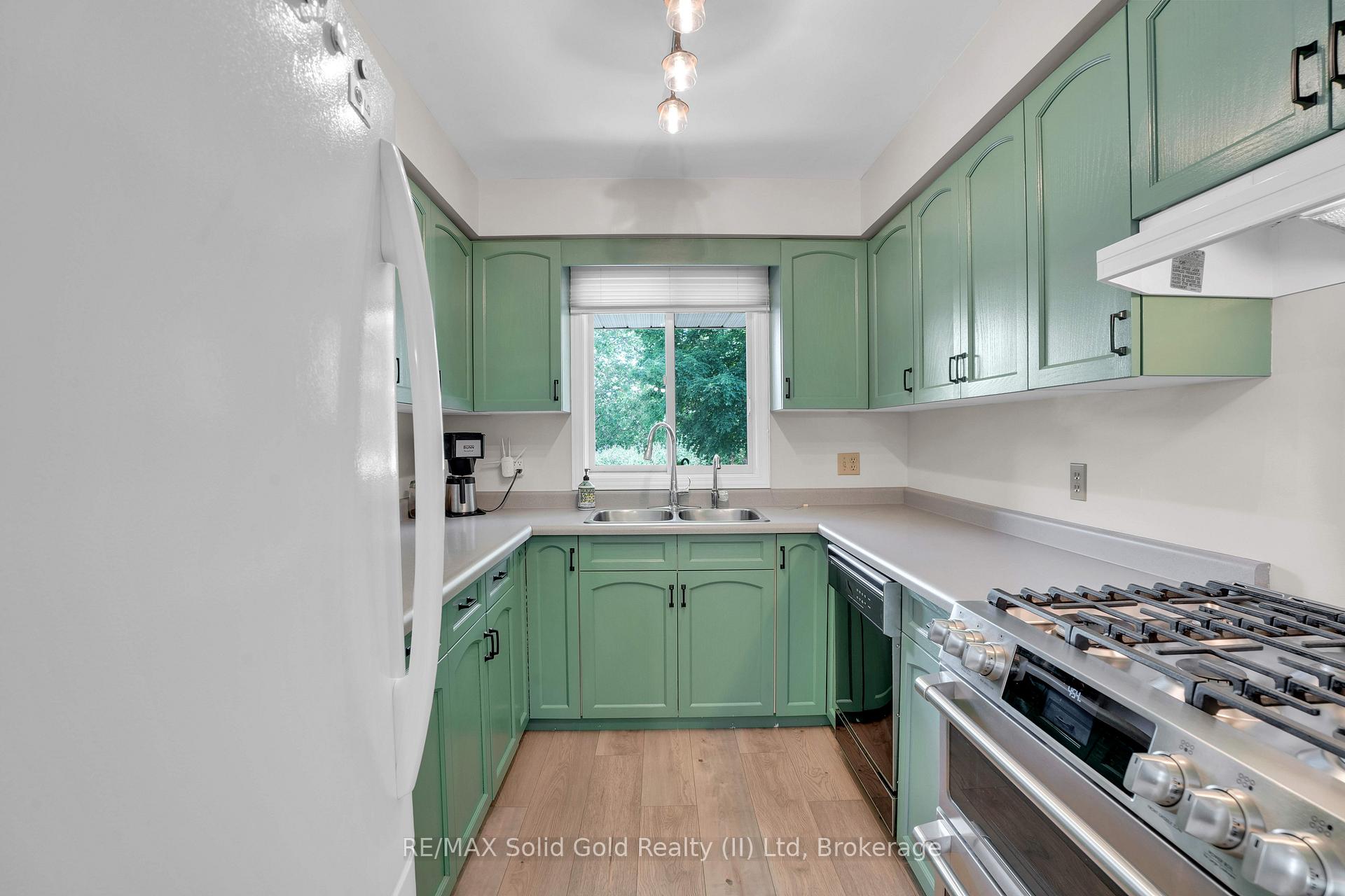 Photo 16 of 612 Sprucehurst Crescent, Waterloo — HOMEH