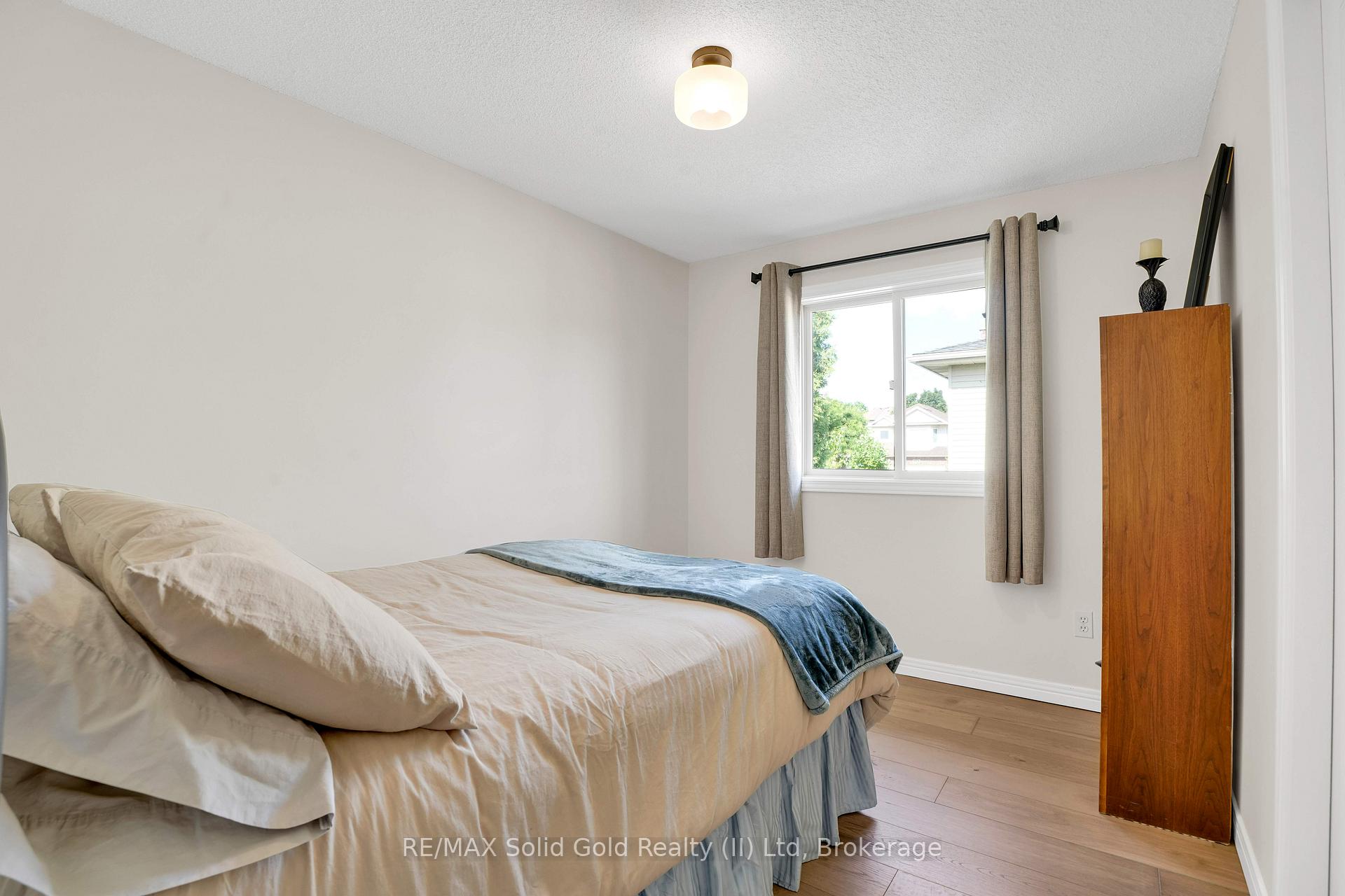Photo 24 of 612 Sprucehurst Crescent, Waterloo — HOMEH
