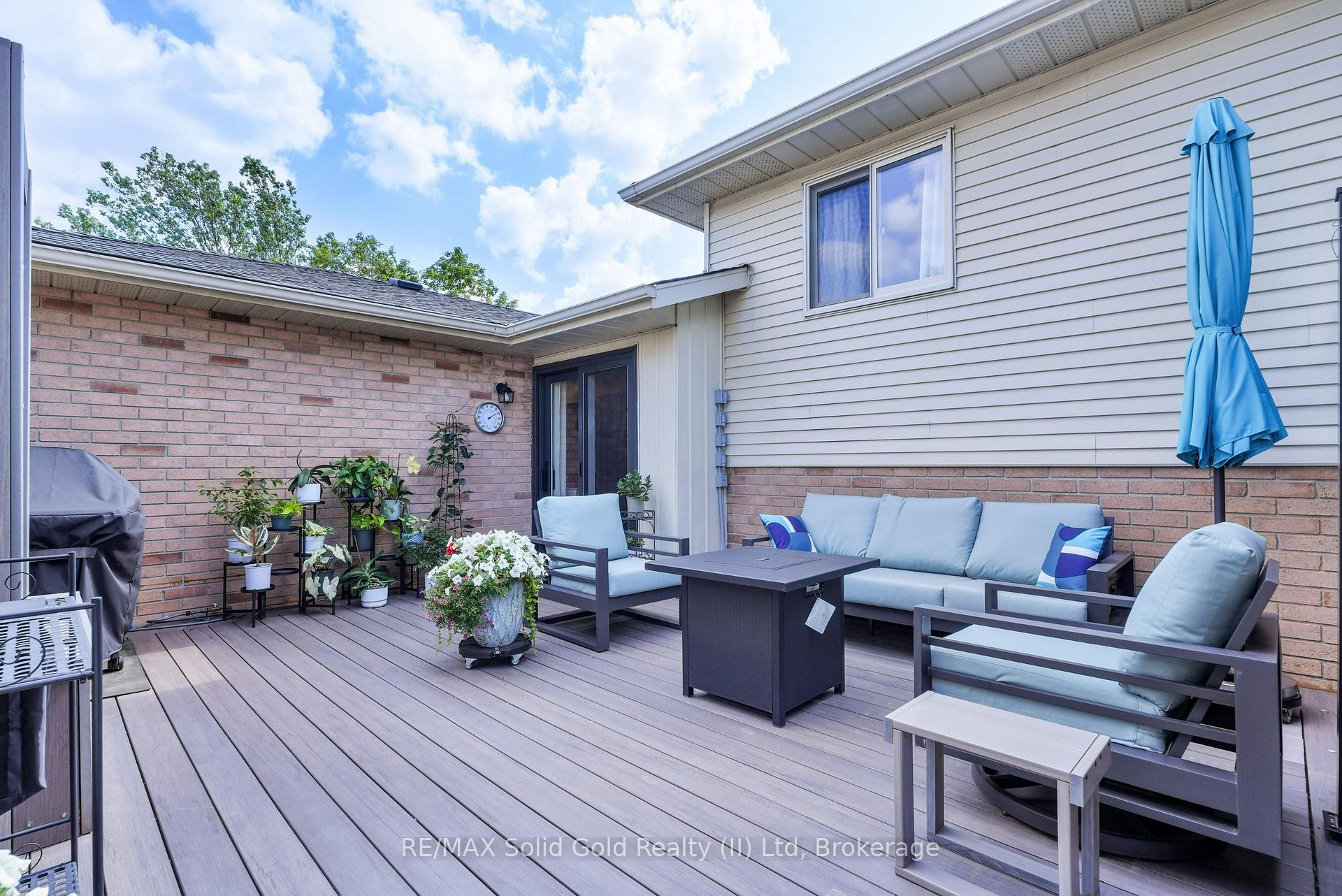 Photo 34 of 612 Sprucehurst Crescent, Waterloo — HOMEH