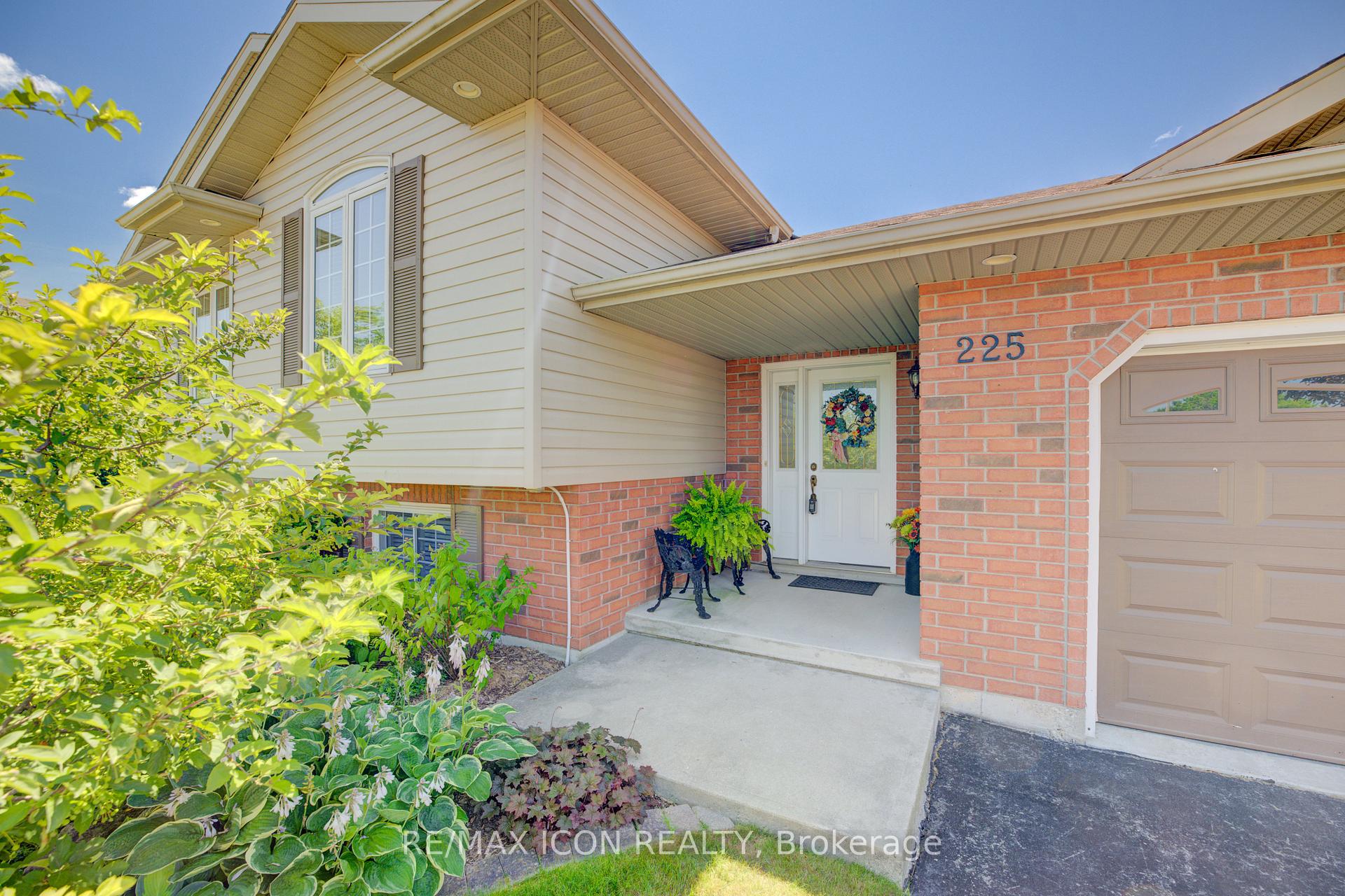 Photo 5 of 225 Wendy's Lane, Wellington North, Mount Forest — HOMEH