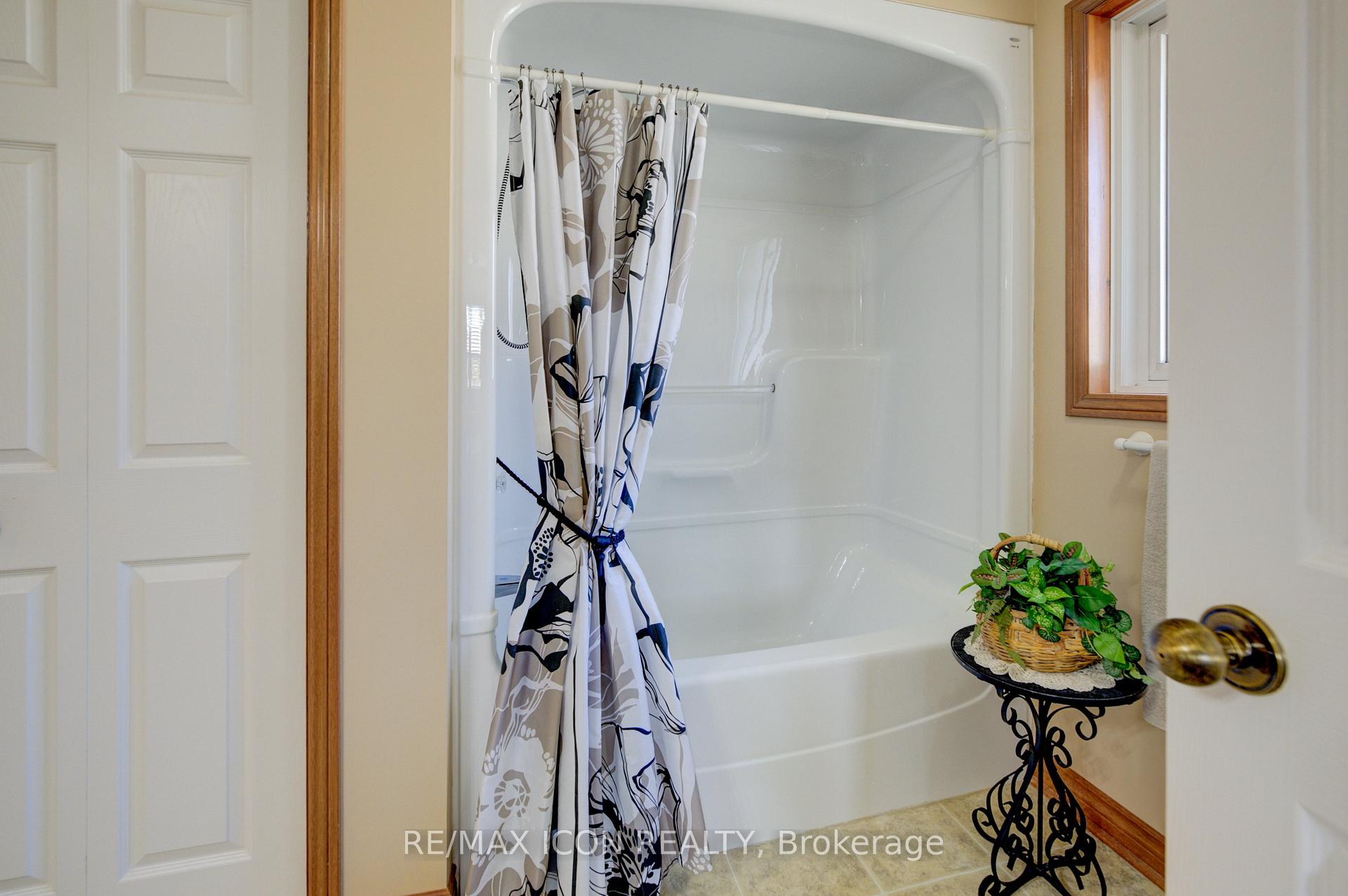 Photo 23 of 225 Wendy's Lane, Wellington North, Mount Forest — HOMEH
