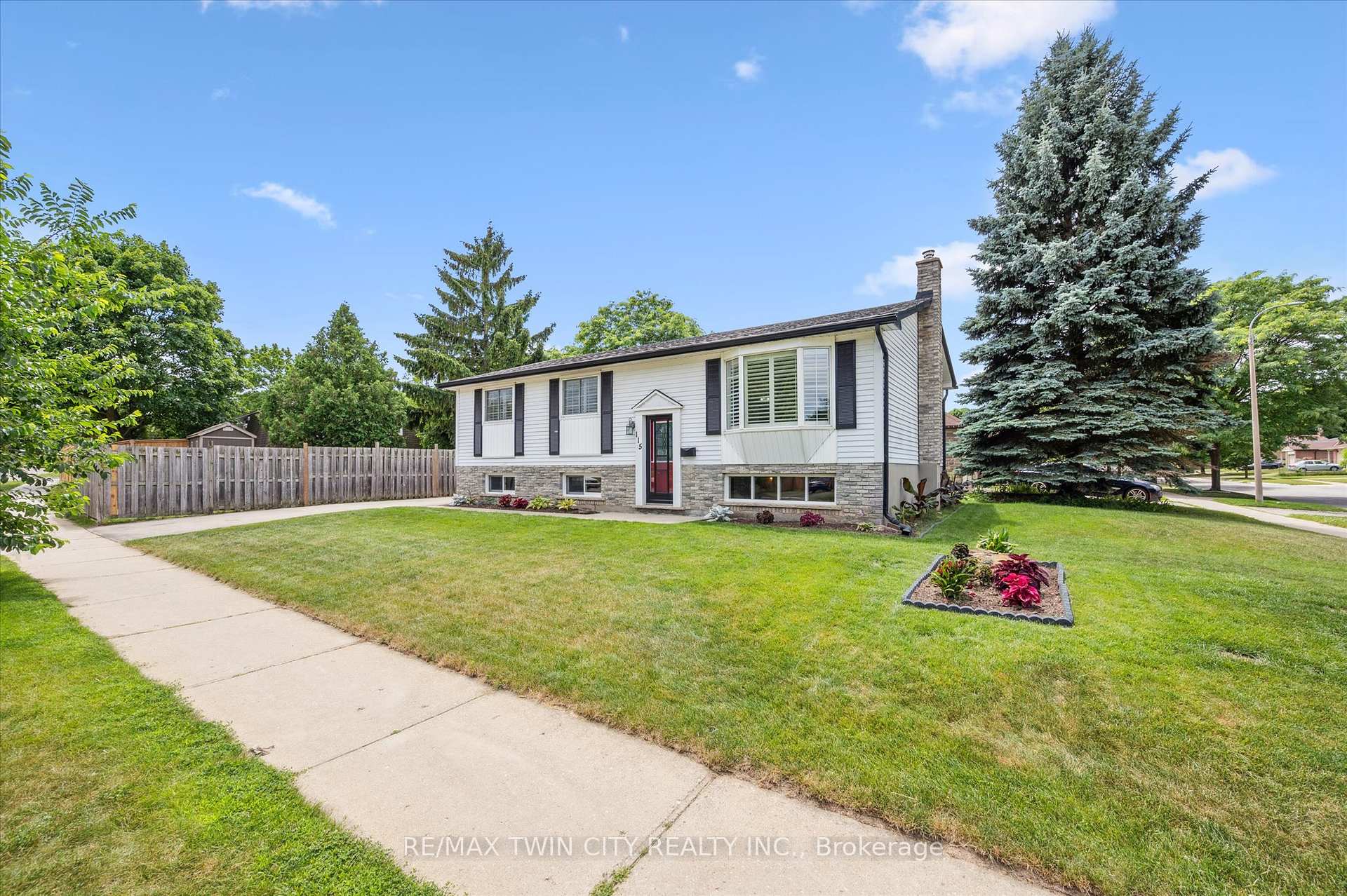 Photo 2 of 115 Lillian Drive, Waterloo — HOMEH