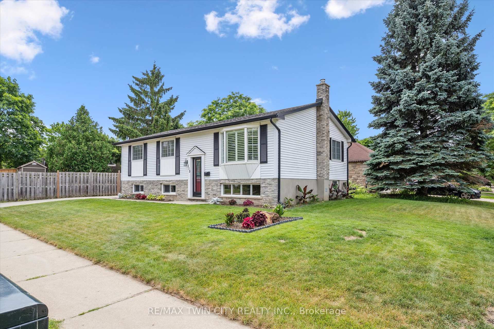 Photo 3 of 115 Lillian Drive, Waterloo — HOMEH