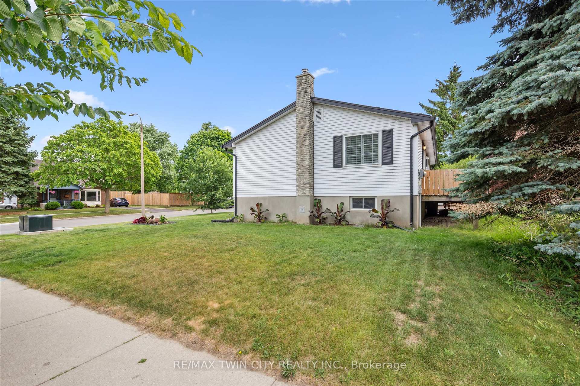 Photo 32 of 115 Lillian Drive, Waterloo — HOMEH