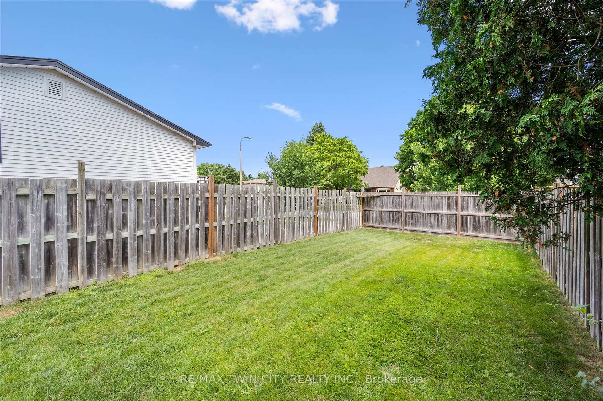 Photo 36 of 115 Lillian Drive, Waterloo — HOMEH