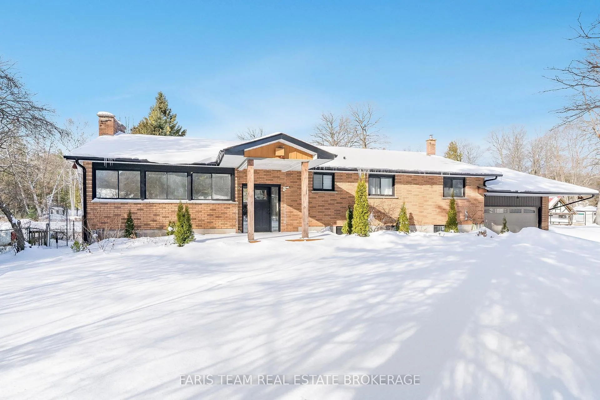Front of 256 Knox Road E
