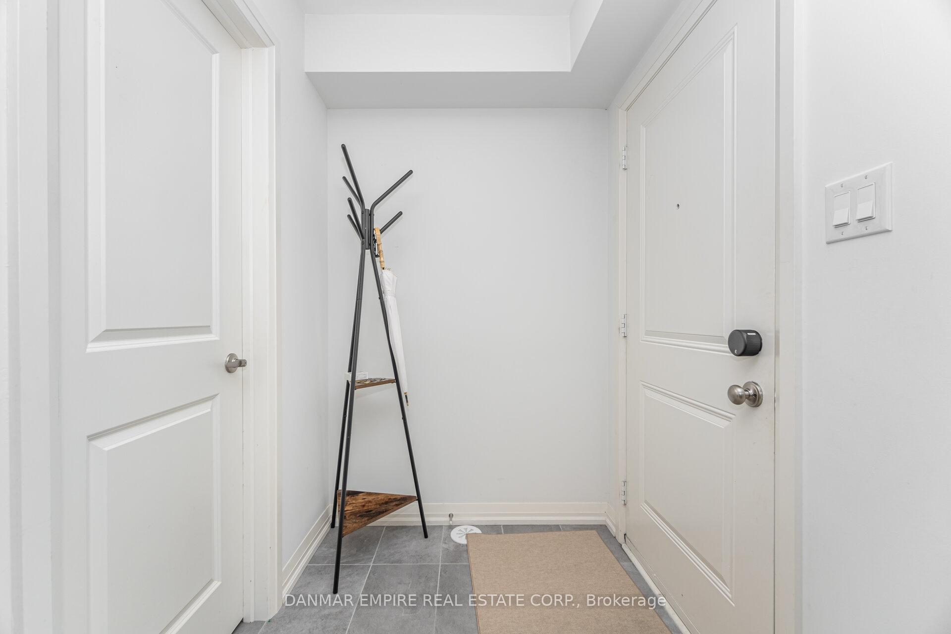 Photo 4 of 45 Cohen Way, Vaughan, Patterson — HOMEH
