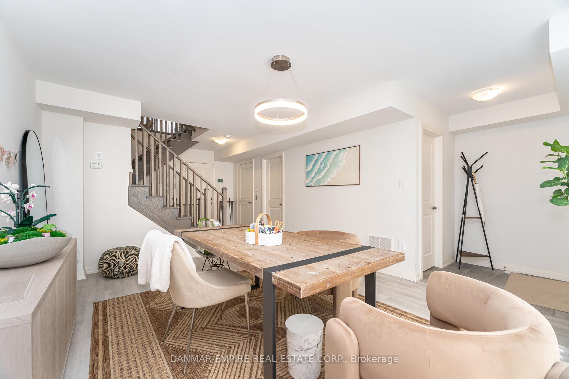 Photo 7 of 45 Cohen Way, Vaughan, Patterson — HOMEH