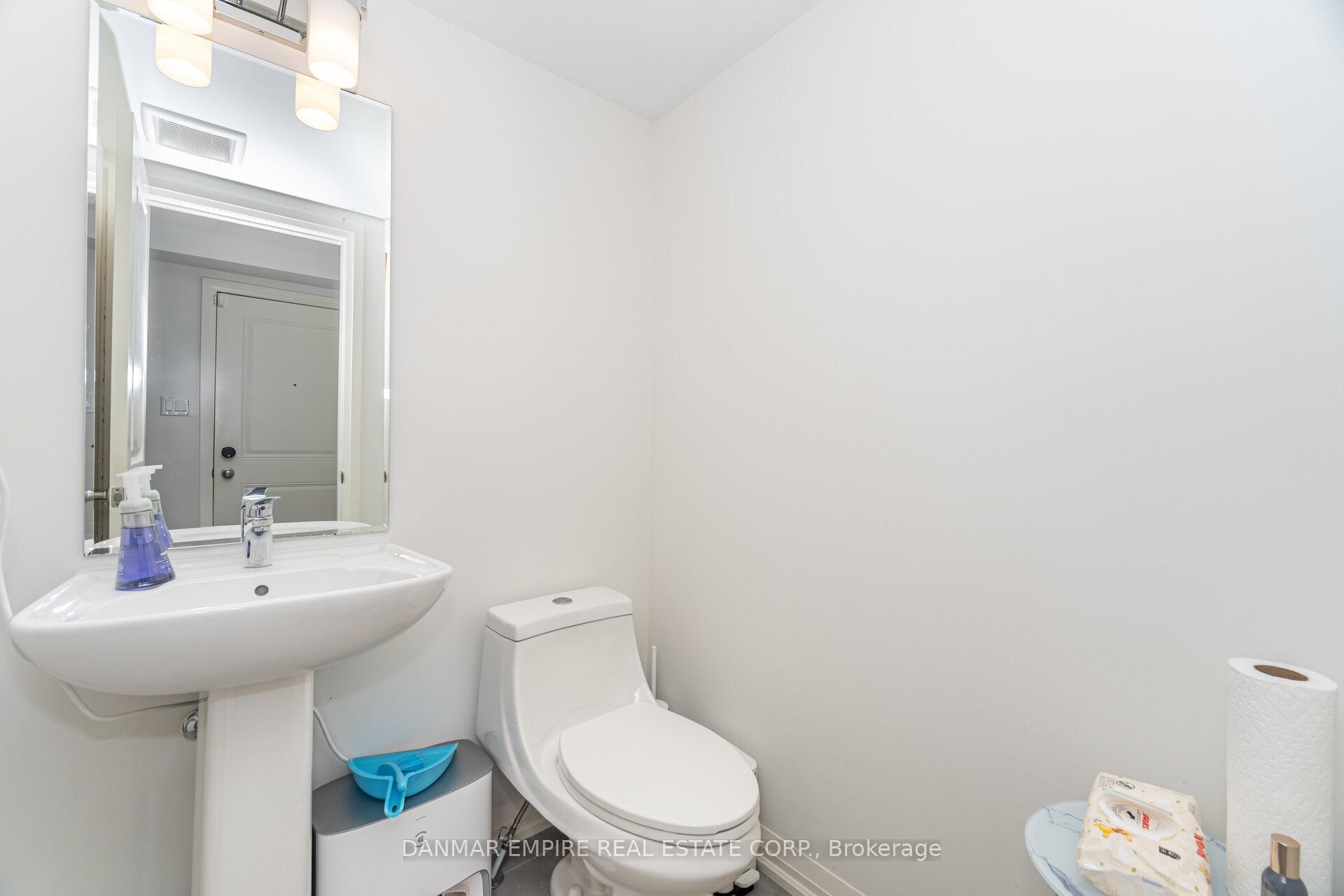 Photo 8 of 45 Cohen Way, Vaughan, Patterson — HOMEH