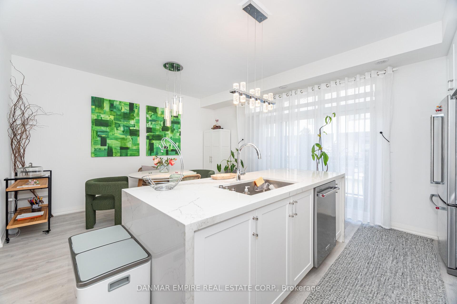 Photo 12 of 45 Cohen Way, Vaughan, Patterson — HOMEH