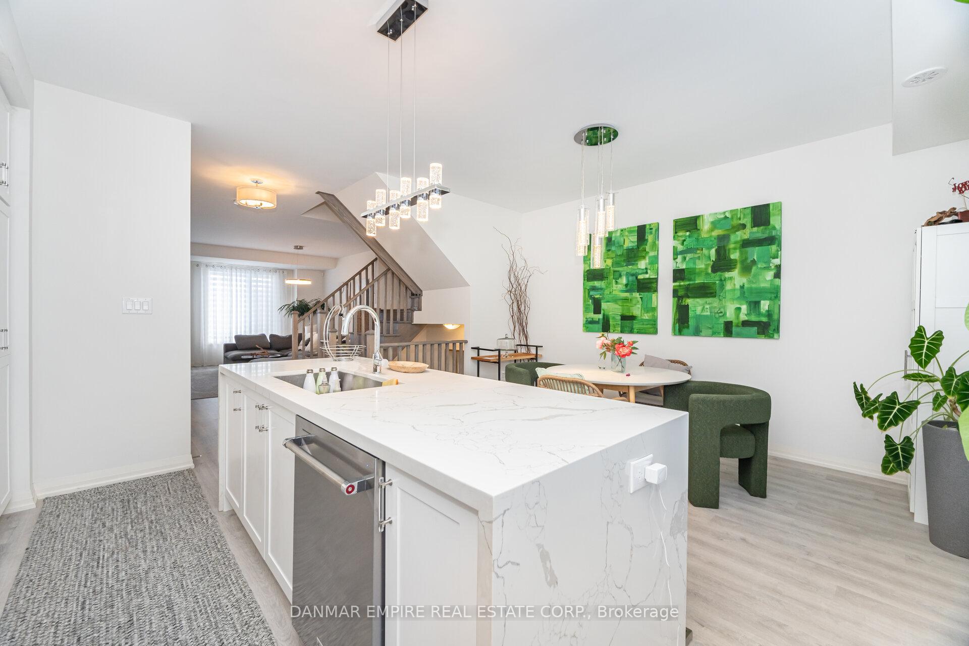 Photo 13 of 45 Cohen Way, Vaughan, Patterson — HOMEH