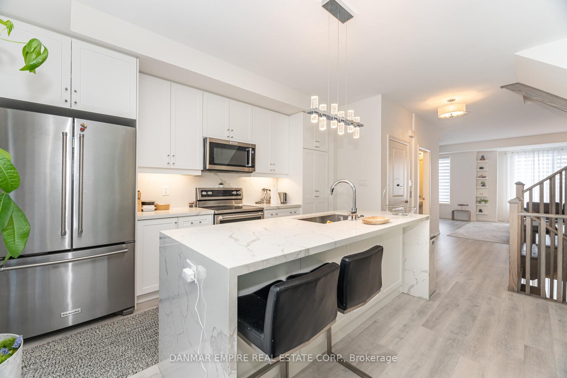Photo 15 of 45 Cohen Way, Vaughan, Patterson — HOMEH