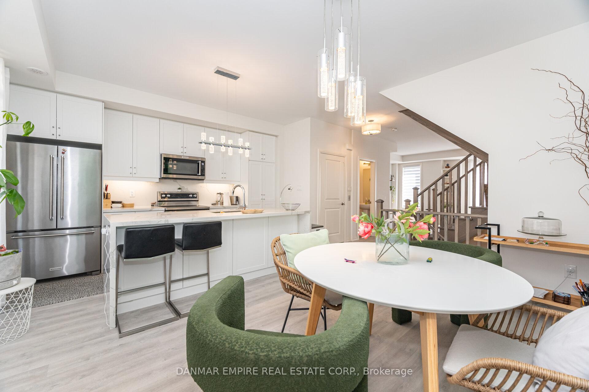 Photo 18 of 45 Cohen Way, Vaughan, Patterson — HOMEH
