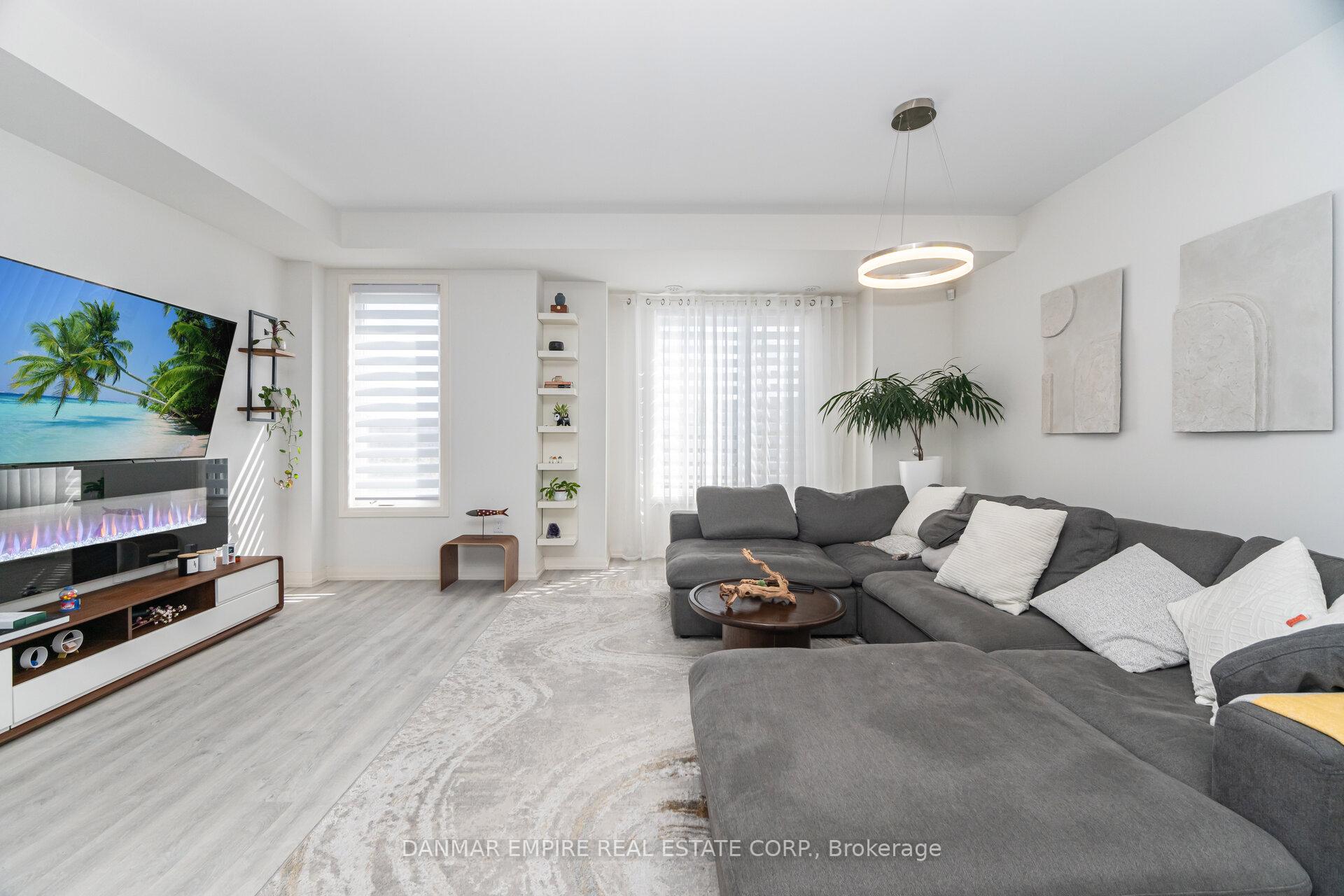 Photo 19 of 45 Cohen Way, Vaughan, Patterson — HOMEH