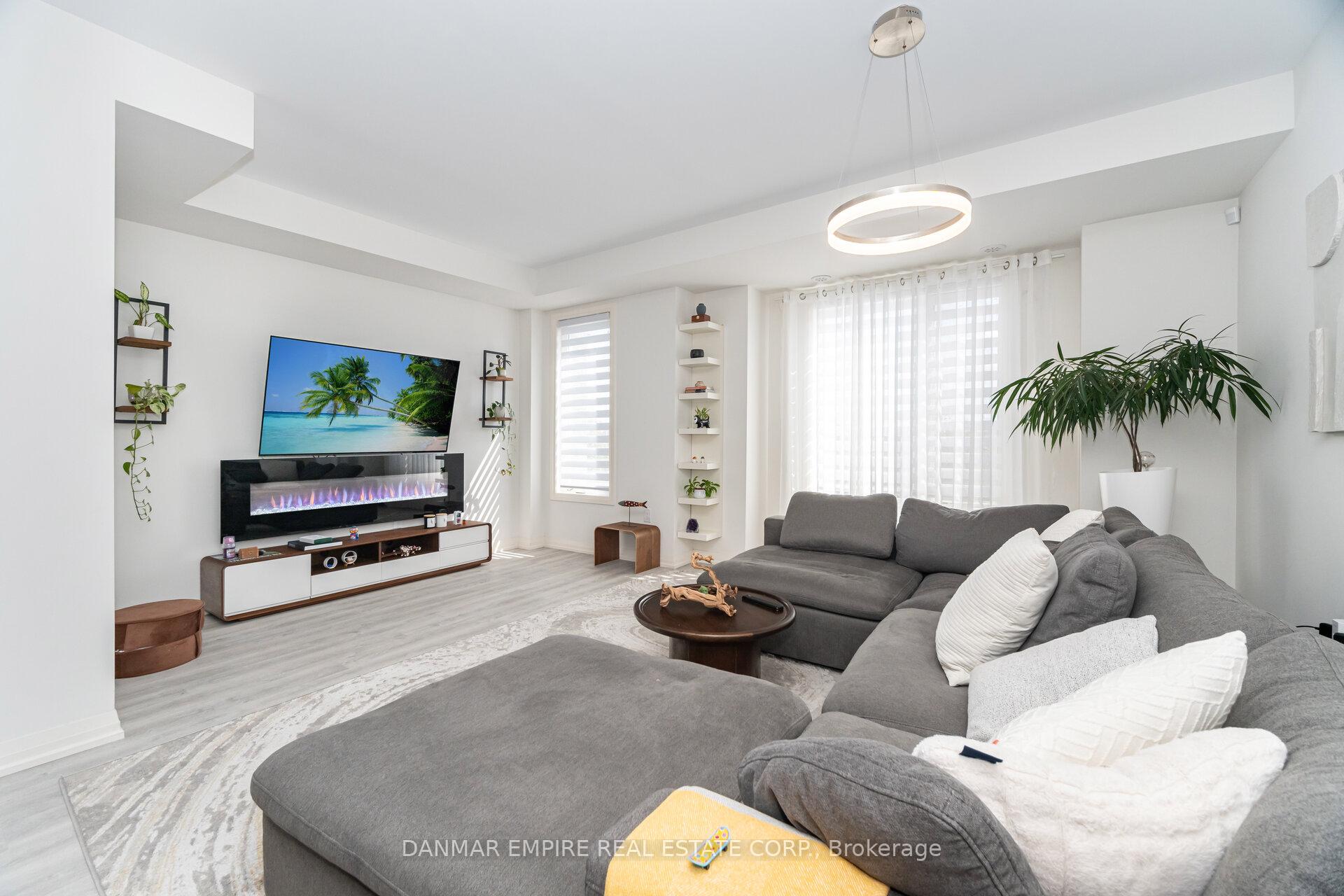 Photo 20 of 45 Cohen Way, Vaughan, Patterson — HOMEH
