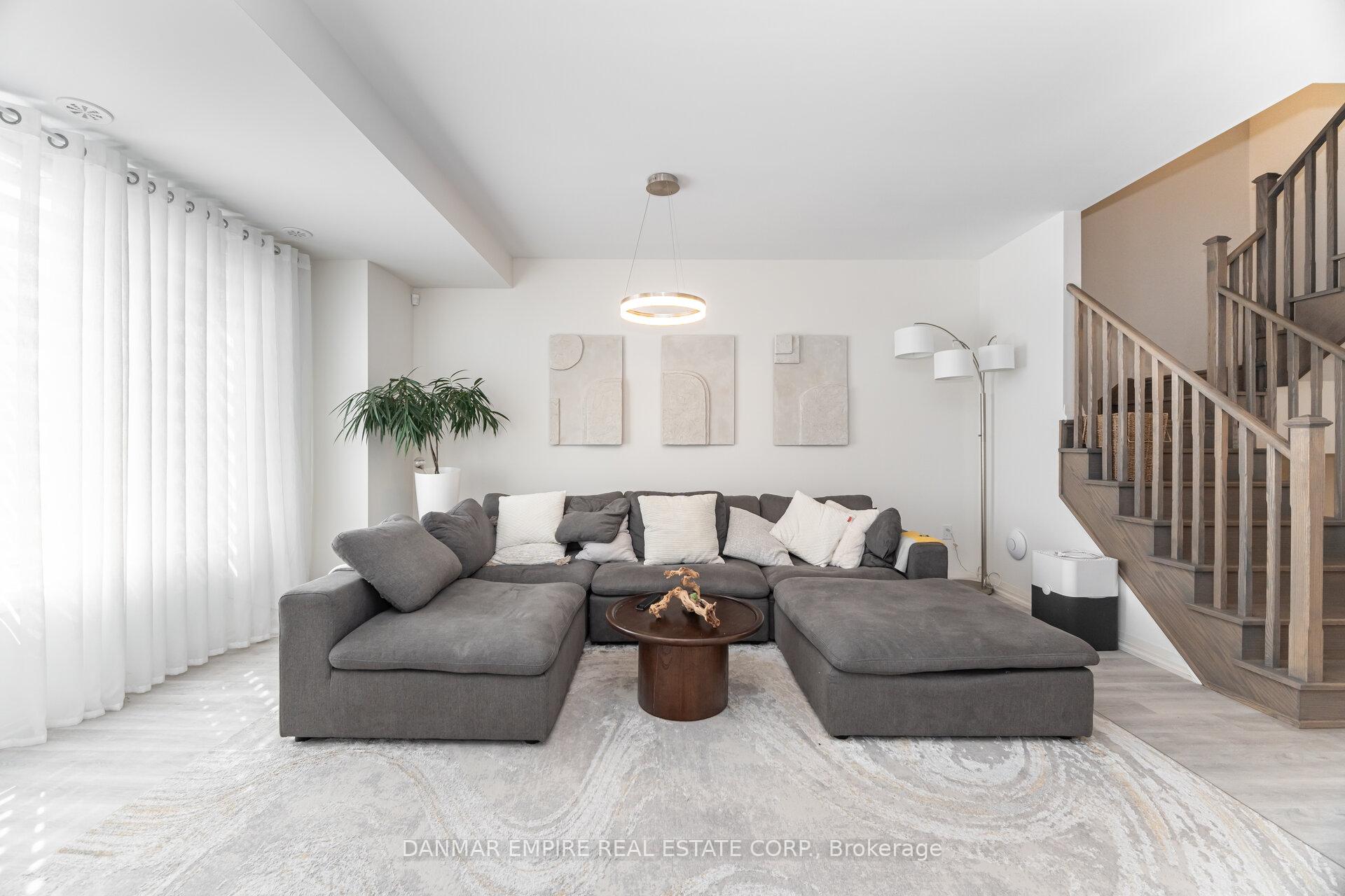 Photo 21 of 45 Cohen Way, Vaughan, Patterson — HOMEH