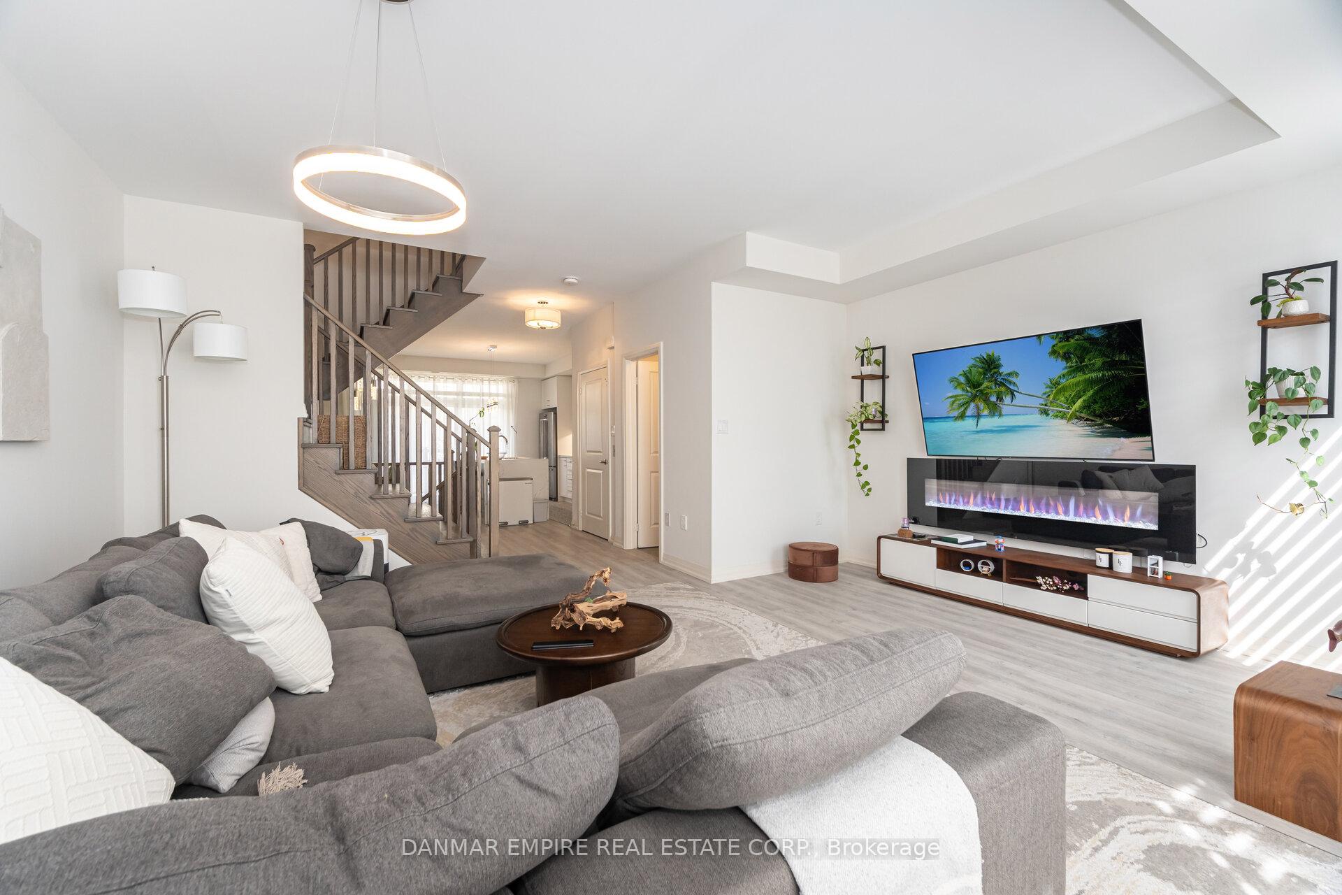 Photo 22 of 45 Cohen Way, Vaughan, Patterson — HOMEH