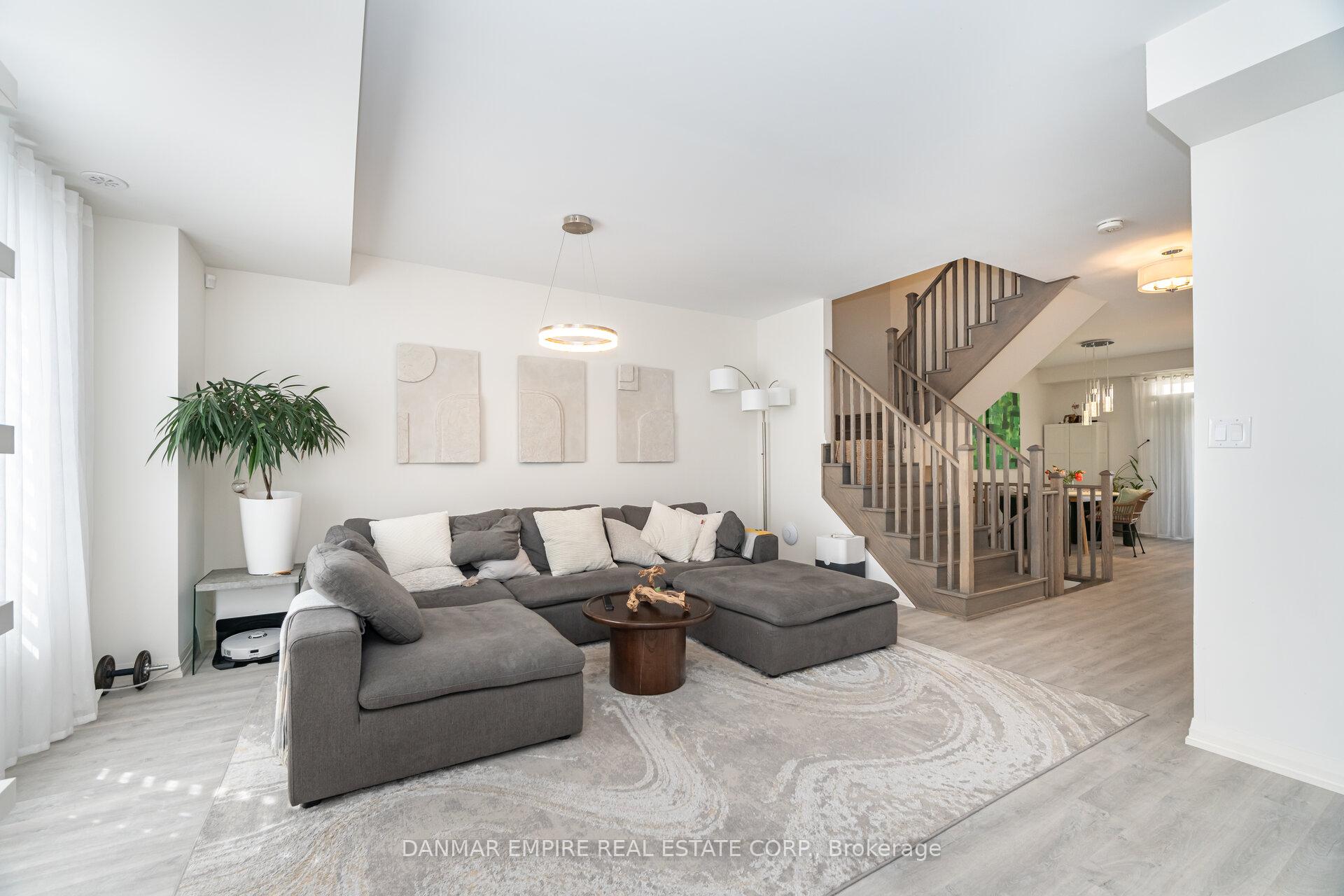 Photo 23 of 45 Cohen Way, Vaughan, Patterson — HOMEH