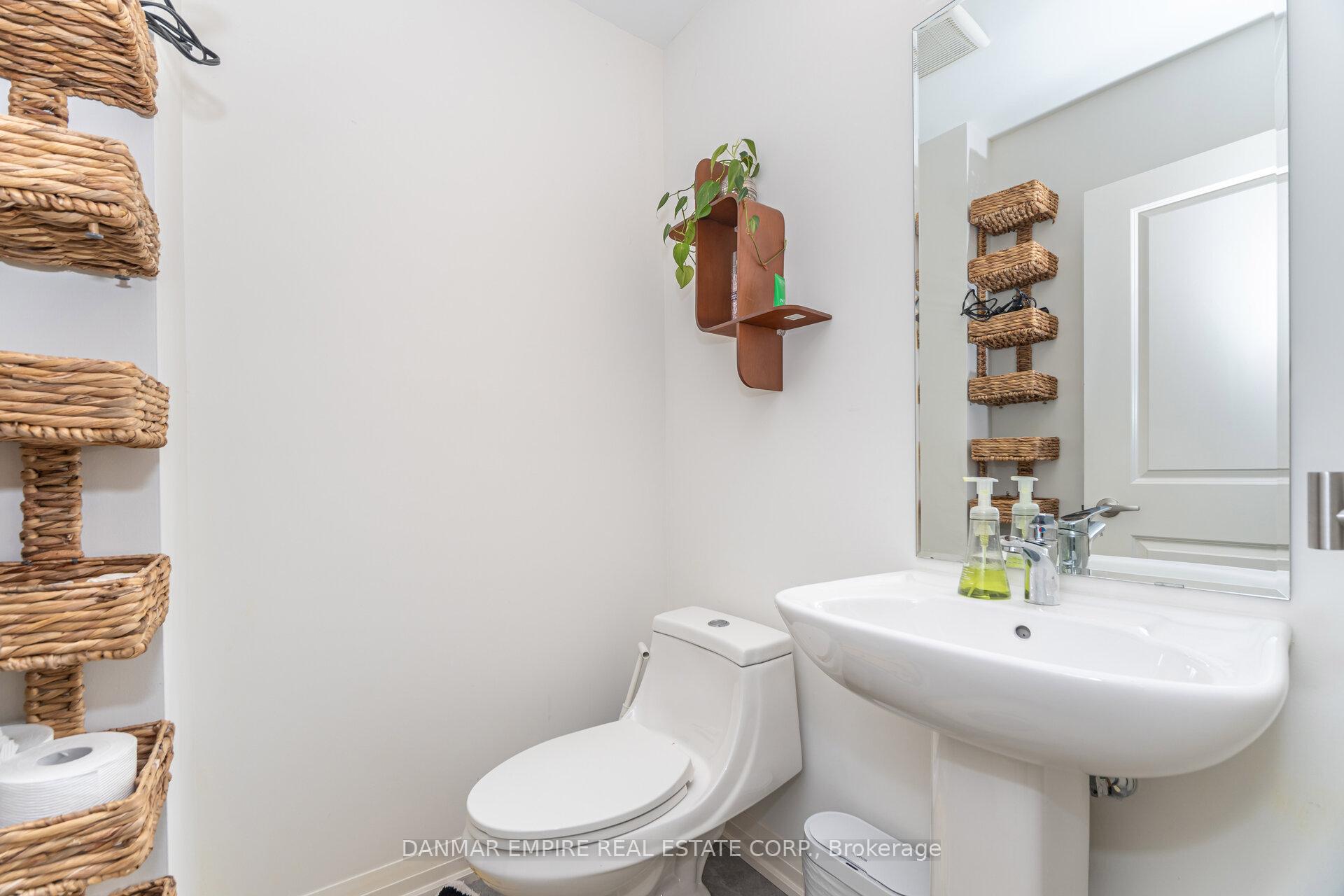 Photo 26 of 45 Cohen Way, Vaughan, Patterson — HOMEH