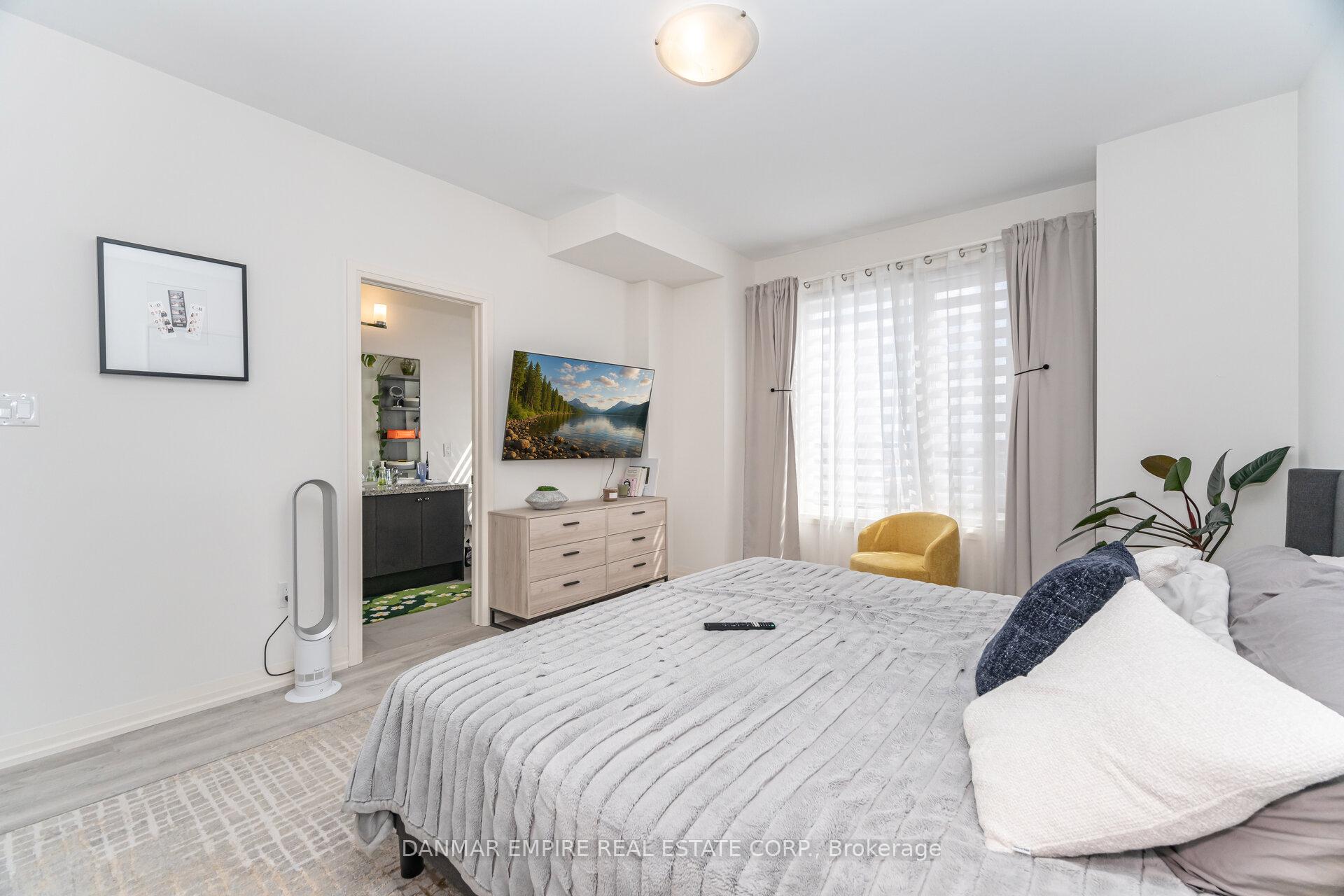 Photo 30 of 45 Cohen Way, Vaughan, Patterson — HOMEH