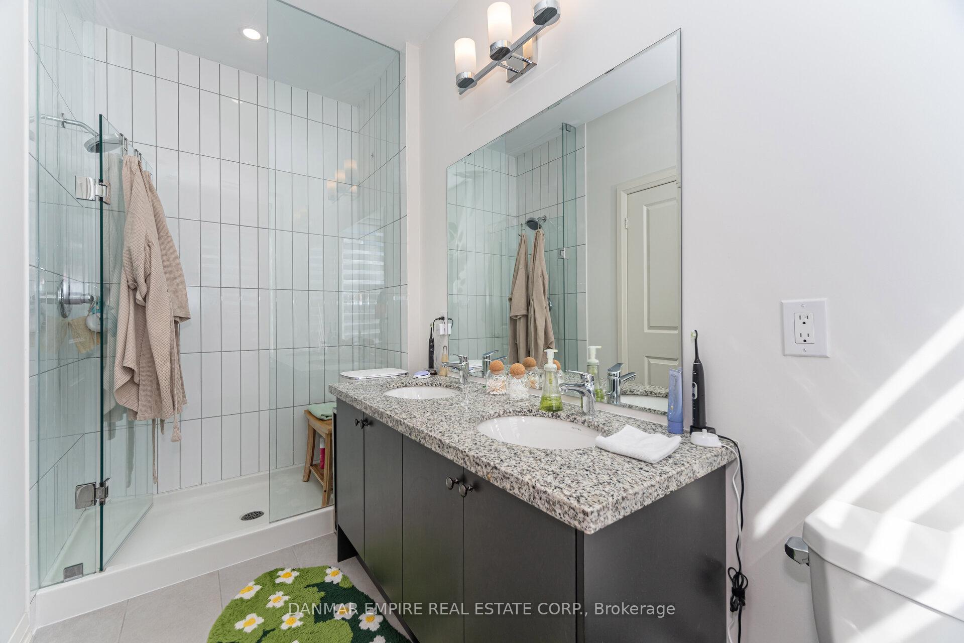 Photo 33 of 45 Cohen Way, Vaughan, Patterson — HOMEH