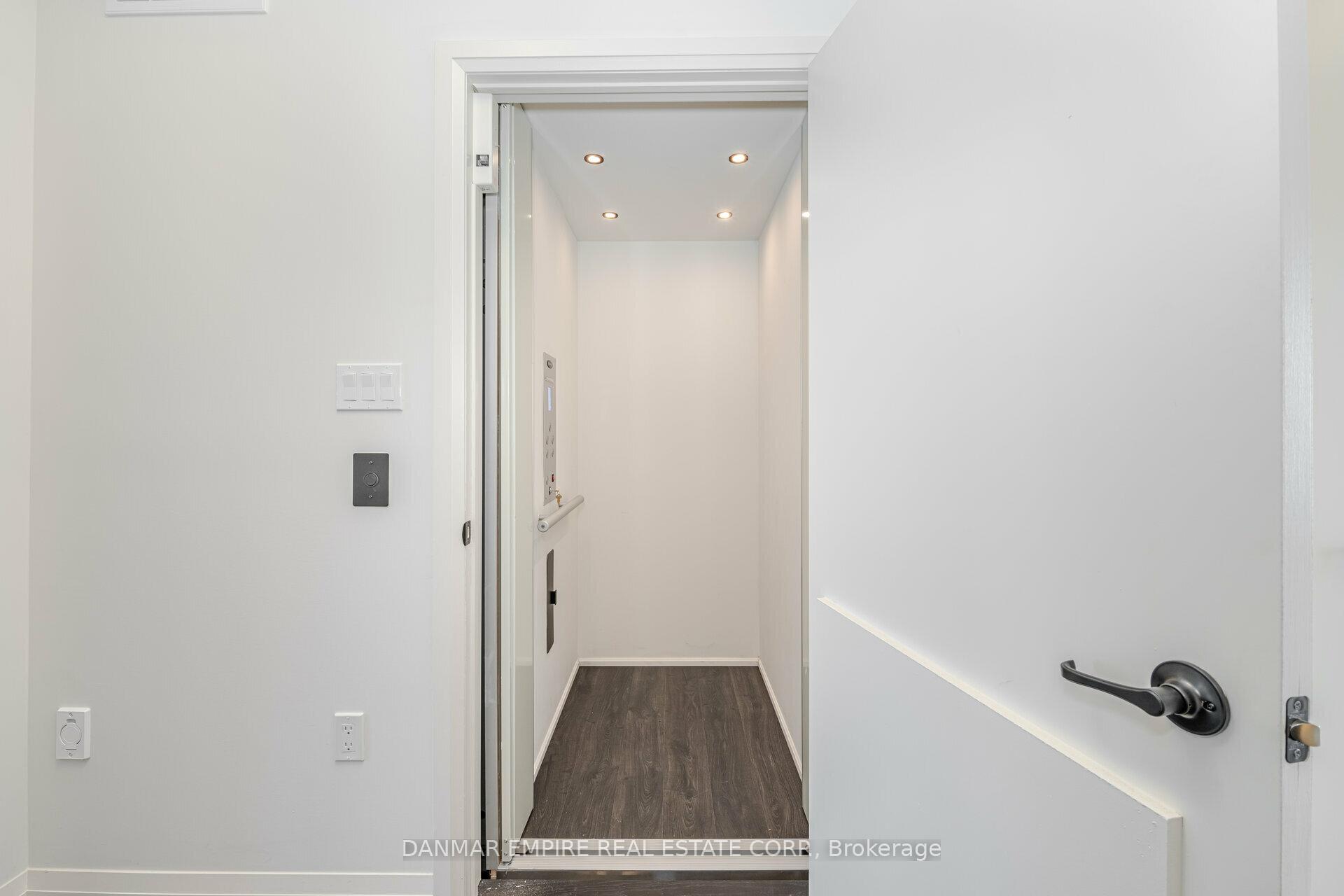 Photo 40 of 45 Cohen Way, Vaughan, Patterson — HOMEH