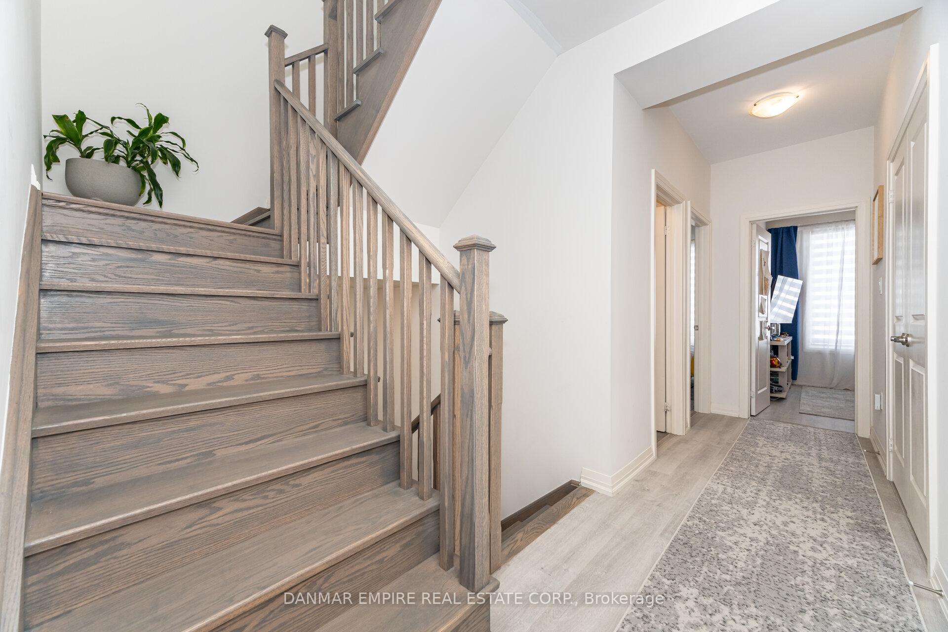 Photo 41 of 45 Cohen Way, Vaughan, Patterson — HOMEH