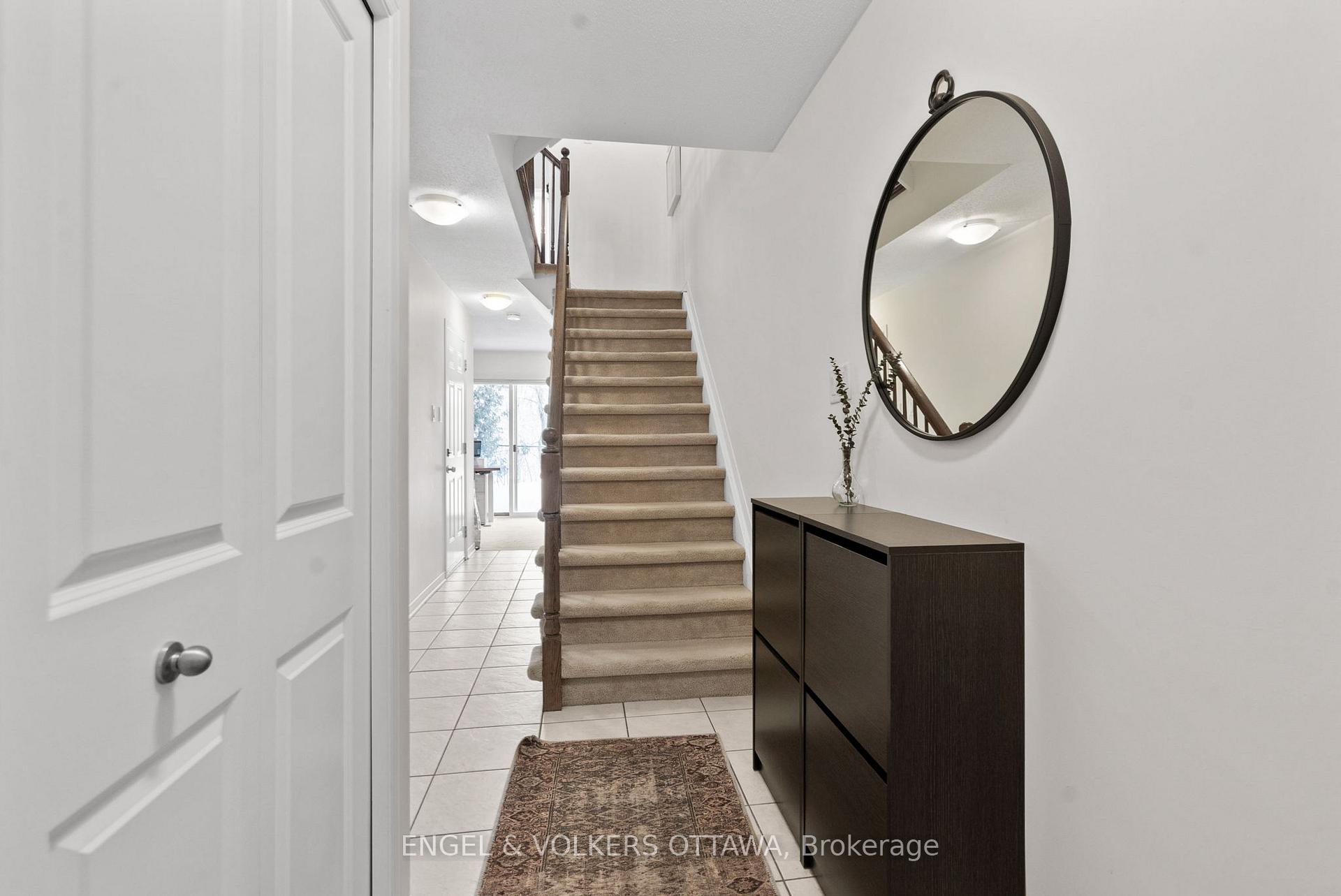 Photo 5 of 70 Songbird Private, Ottawa, Westcliffe Estates — HOMEH