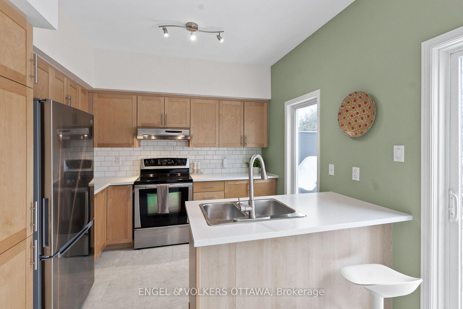 Photo 7 of 70 Songbird Private, Ottawa, Westcliffe Estates — HOMEH