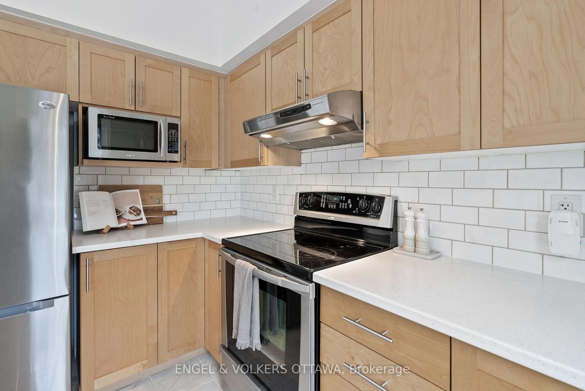 Photo 8 of 70 Songbird Private, Ottawa, Westcliffe Estates — HOMEH