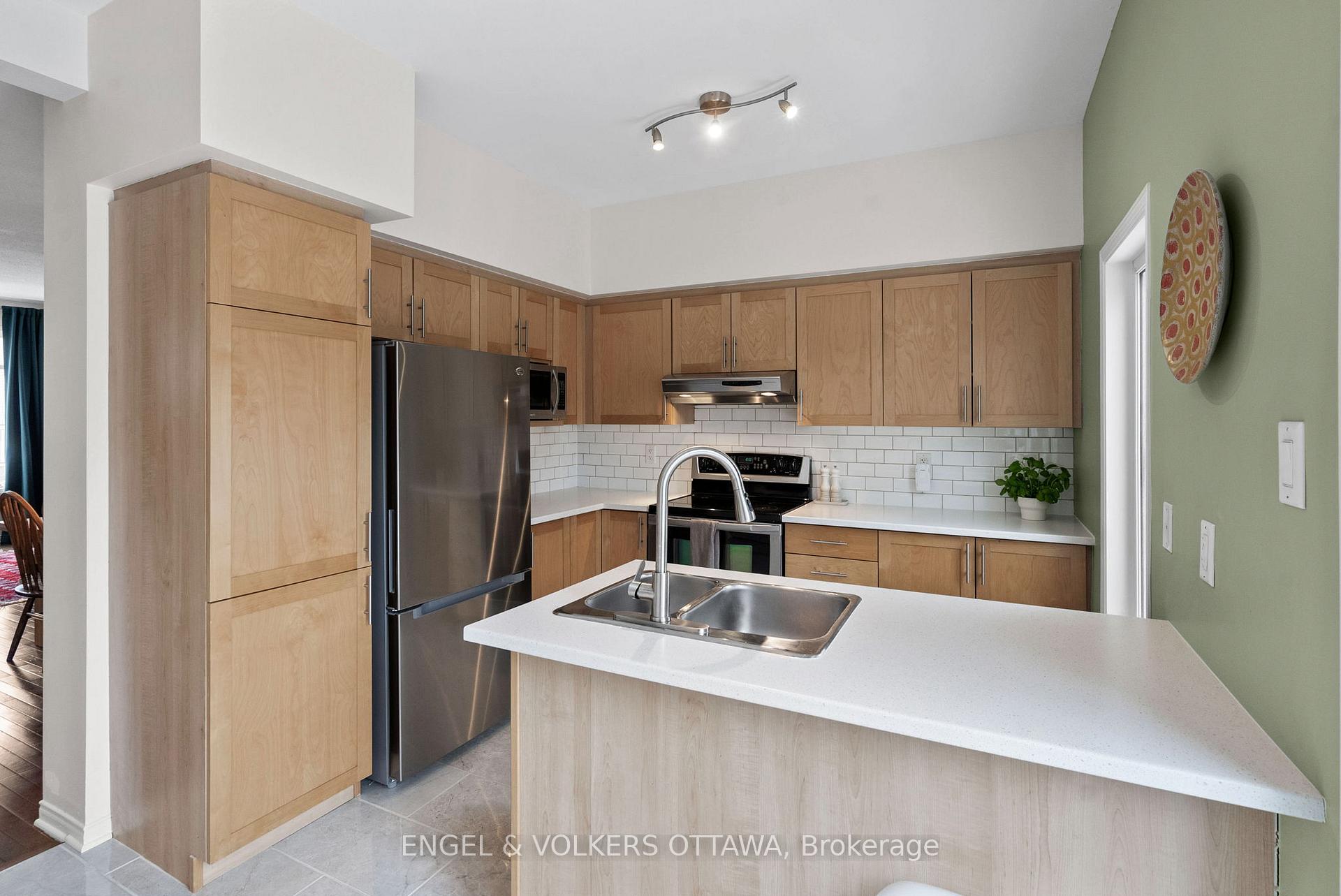 Photo 9 of 70 Songbird Private, Ottawa, Westcliffe Estates — HOMEH
