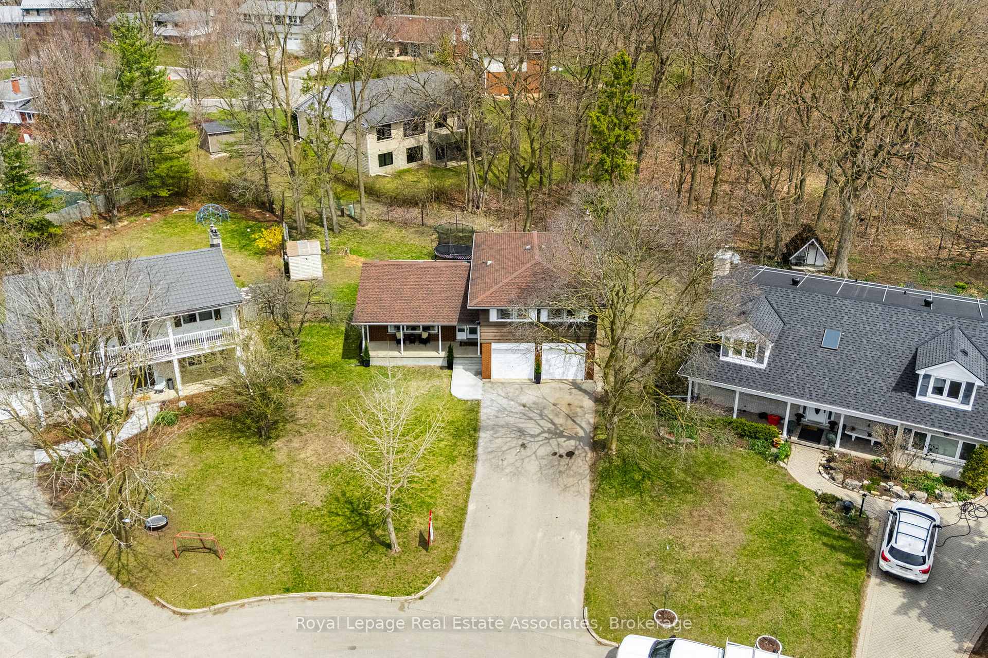 Photo 2 of 104 Cardinal Crescent S, Waterloo — HOMEH